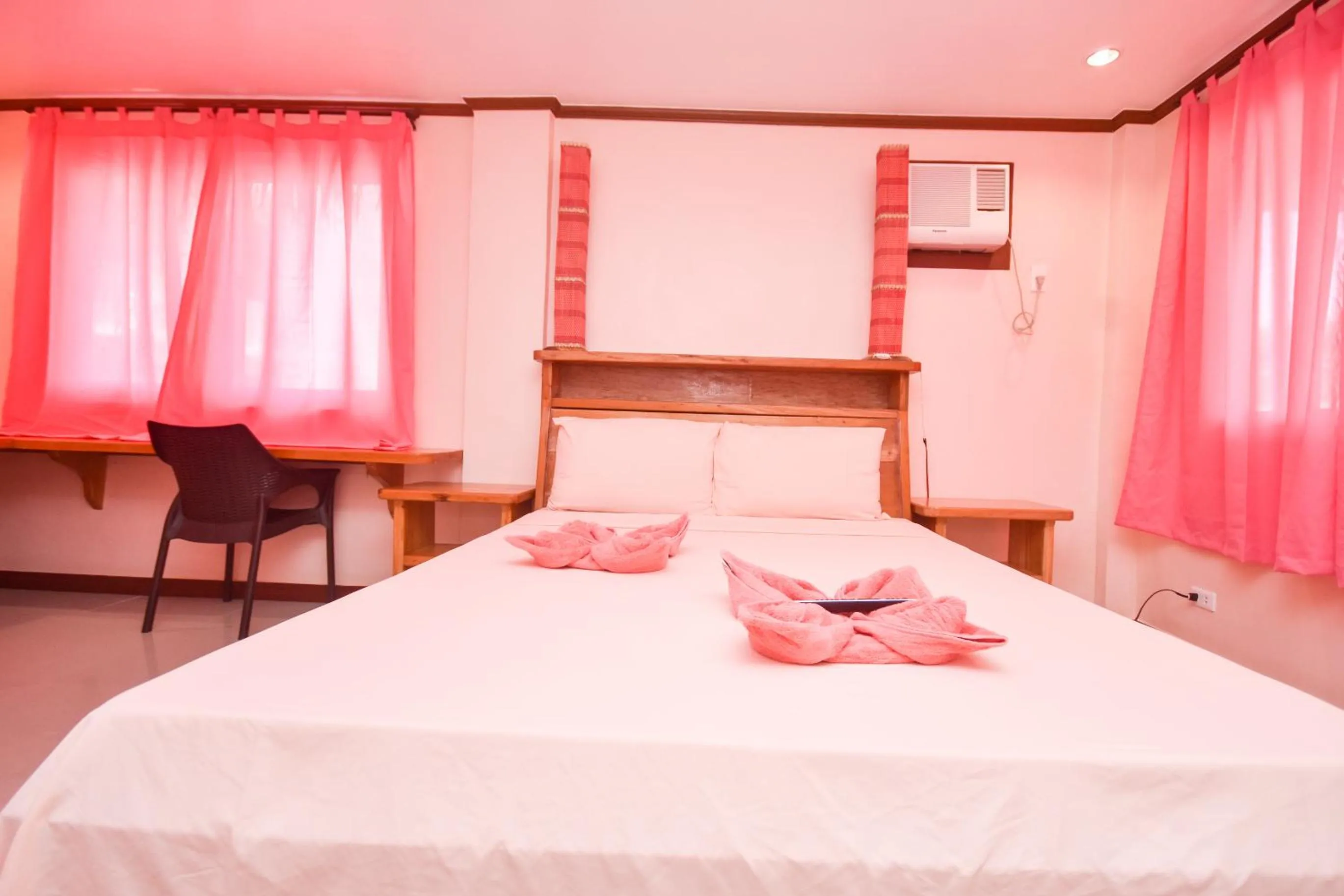 Bed in Nigi Nigi Too Beach Resort