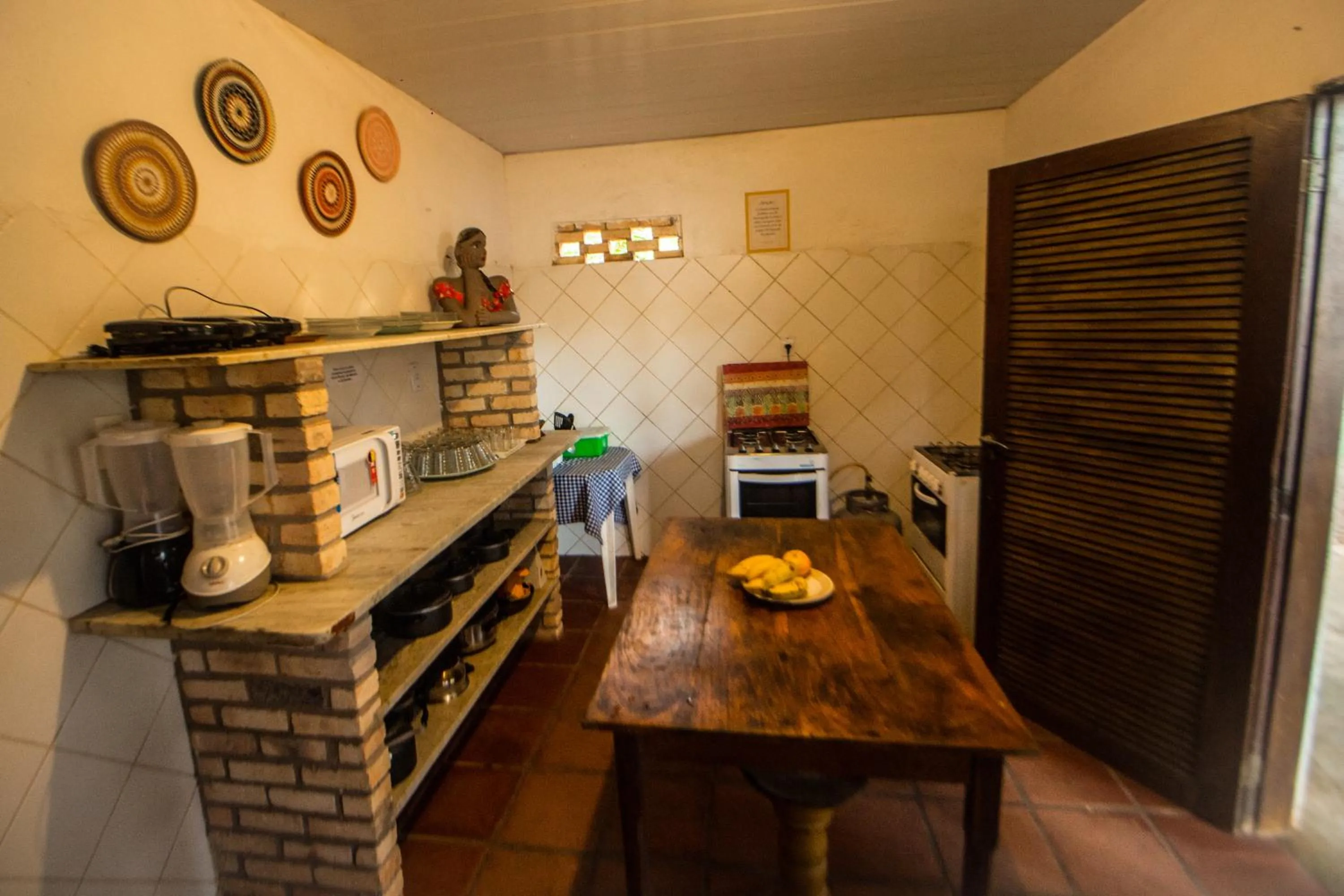 Communal kitchen in Pousada Cabanas de Búzios