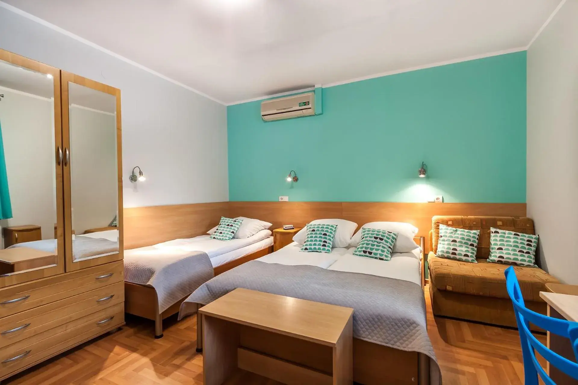 Quadruple Room in Eko Hotel Na Wierzynka & Park Pinokia Quadruple Room in Eko Hotel Na Wierzynka & Park Pinokia