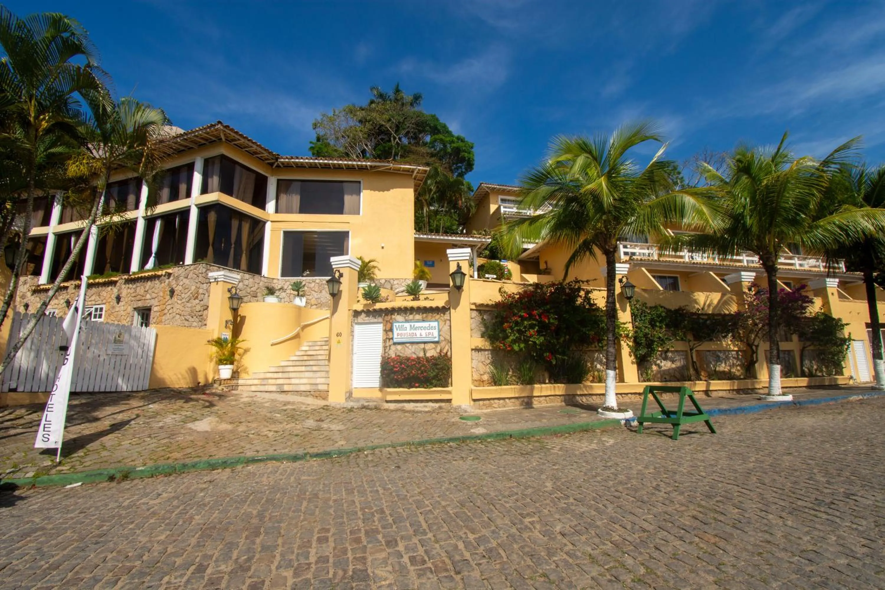 Property building in Pousada e Spa Villa Mercedes by Latitud Hoteles