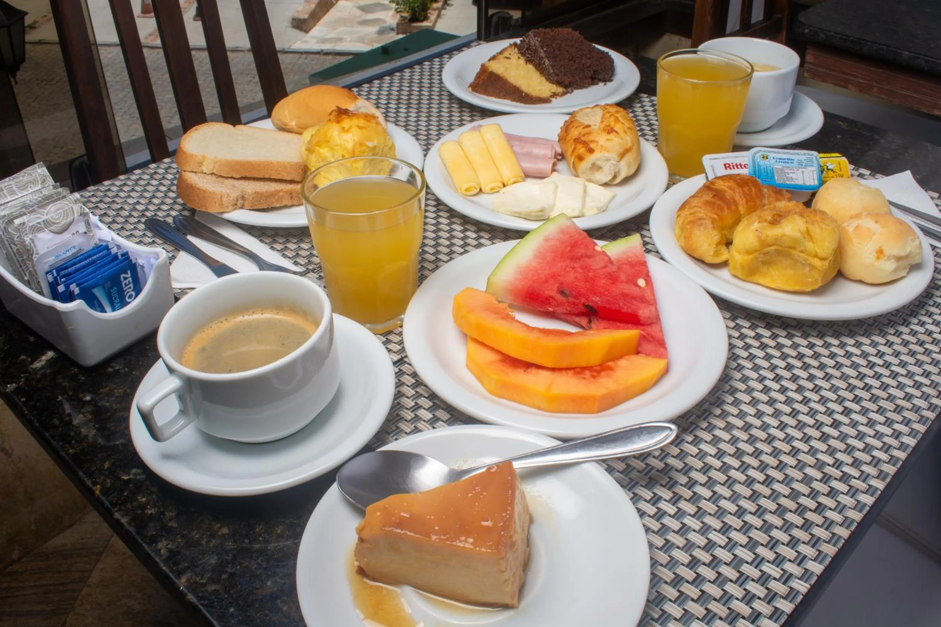 Food and drinks in Pousada e Spa Villa Mercedes by Latitud Hoteles