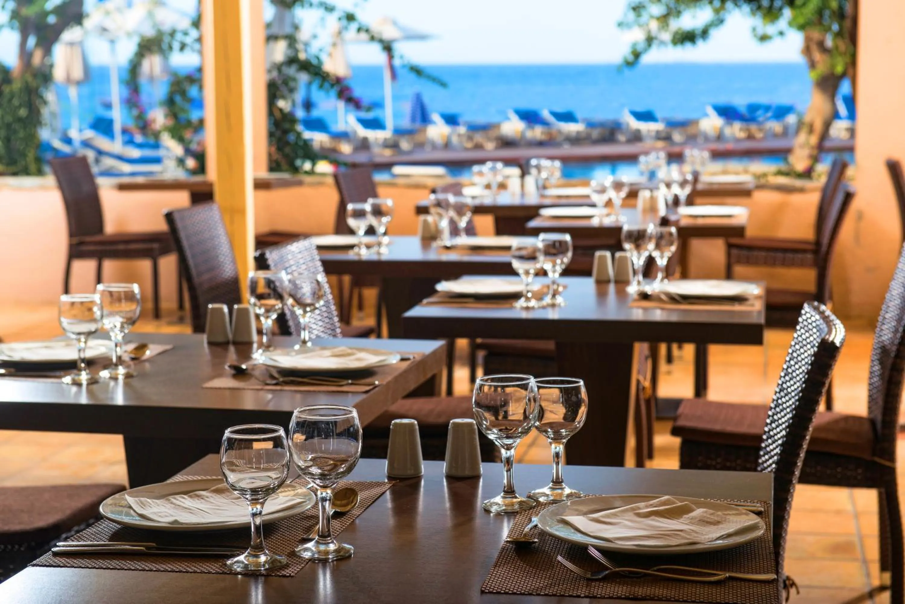 Restaurant/places to eat in Silva Beach Hotel