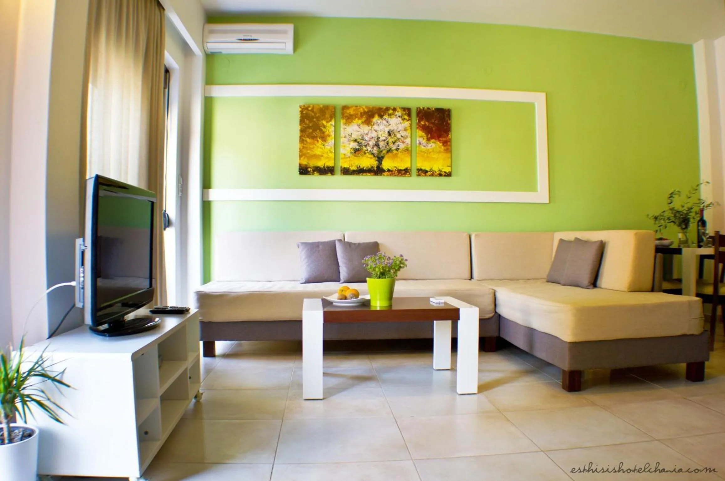 TV and multimedia in Esthisis Suites Chania