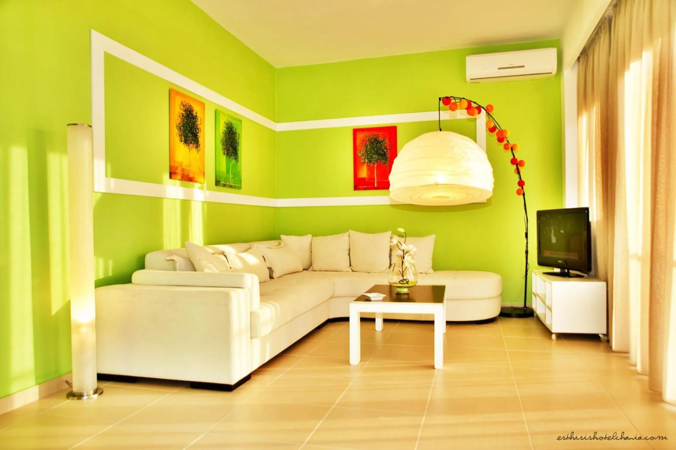 TV and multimedia in Esthisis Suites Chania