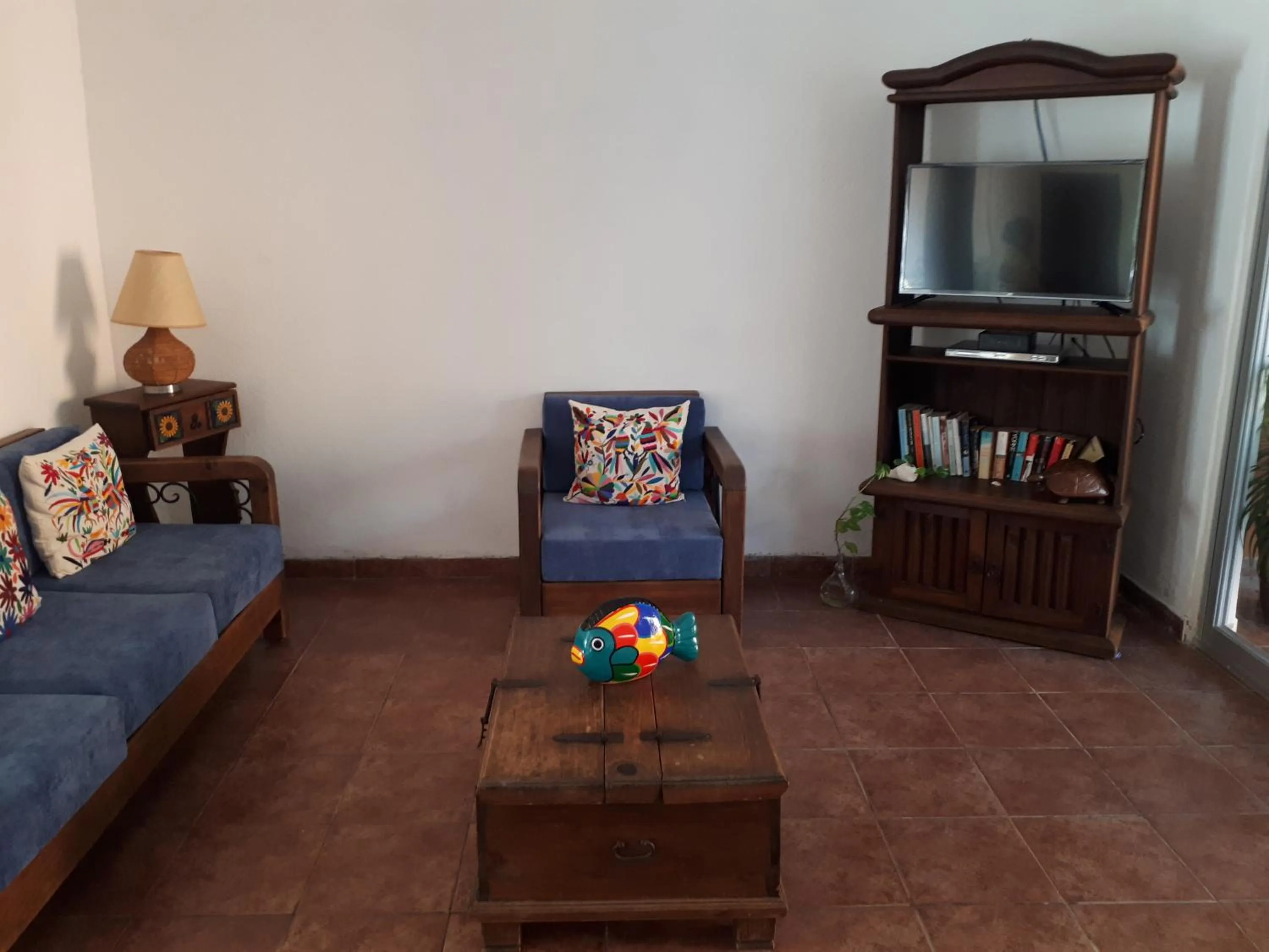 Communal lounge/ TV room in La Vivienda Villa