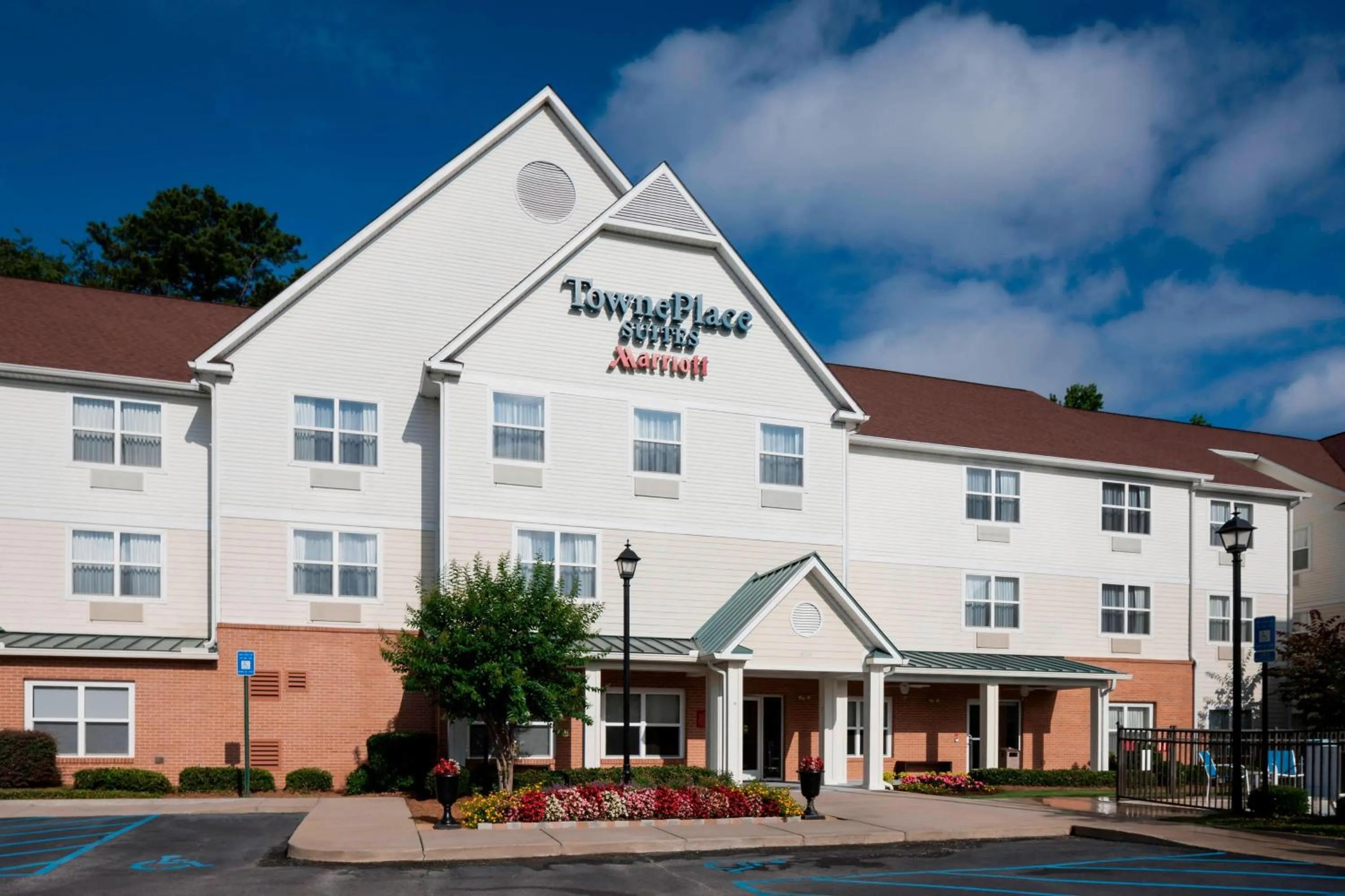 Property building in TownePlace Suites Columbus