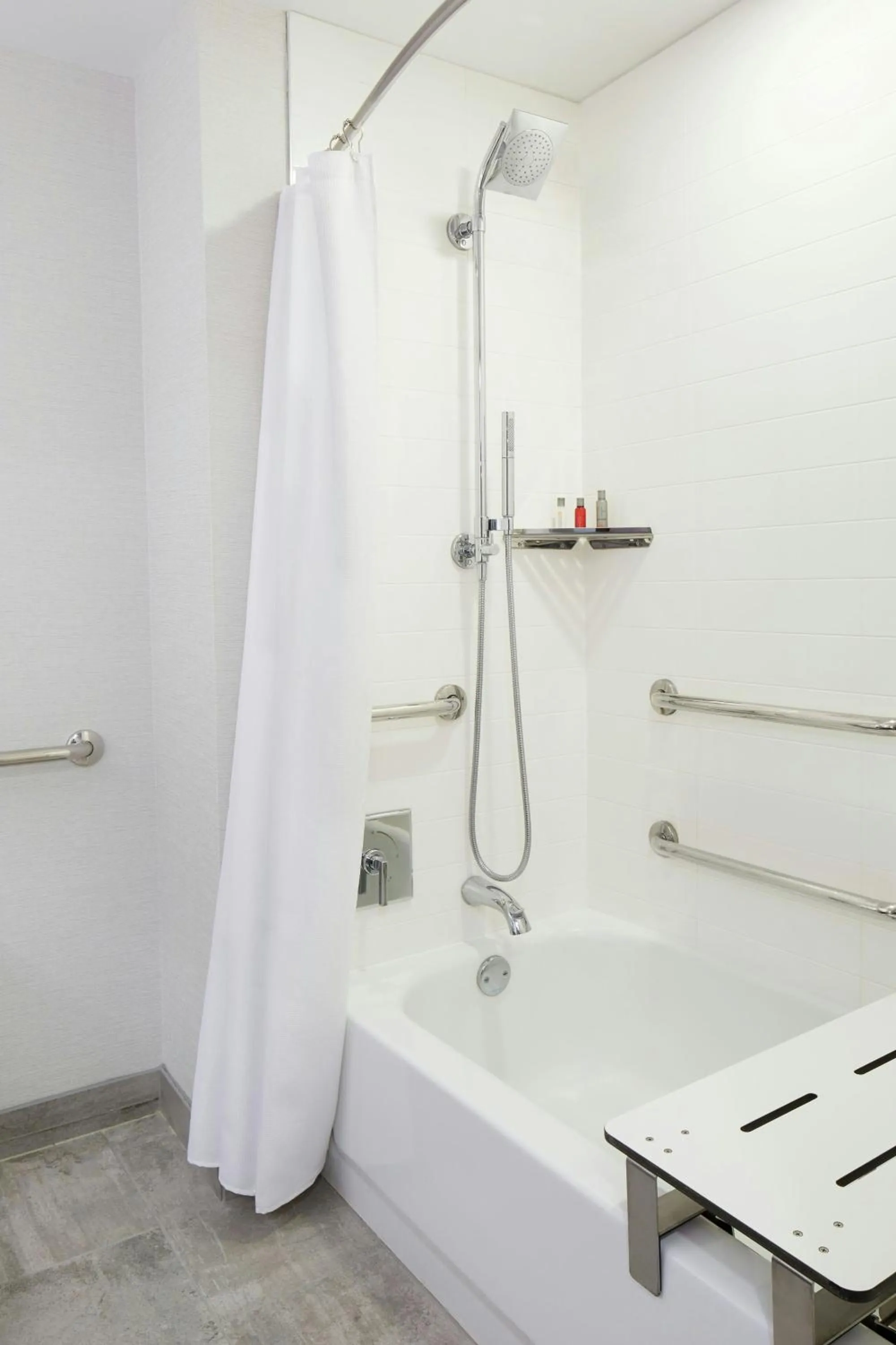 Bathroom in Marriott Cincinnati Airport