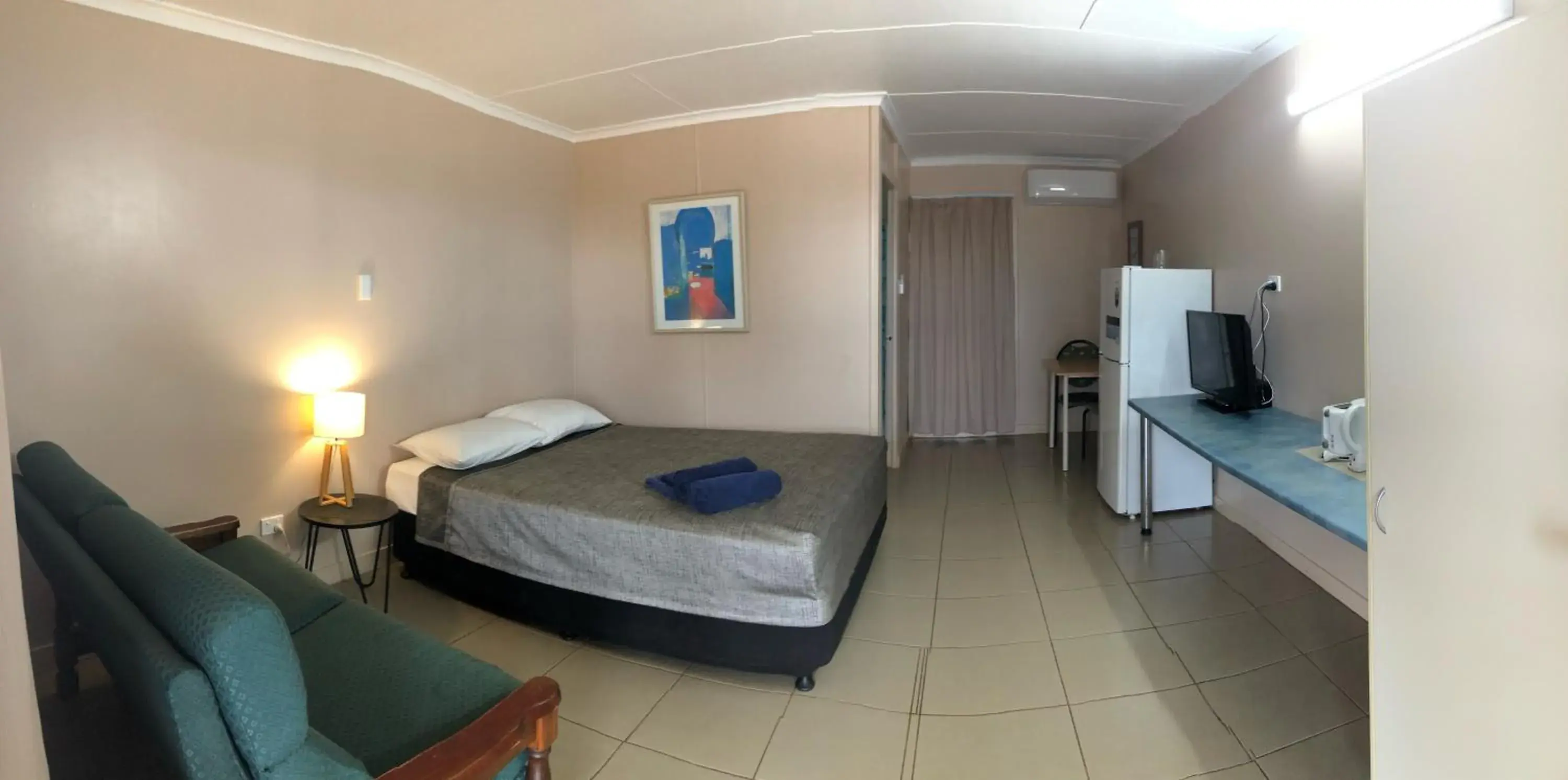 Standard Queen Room in Childers Budget Accommodation Standard Queen Room in Childers Budget Accommodation