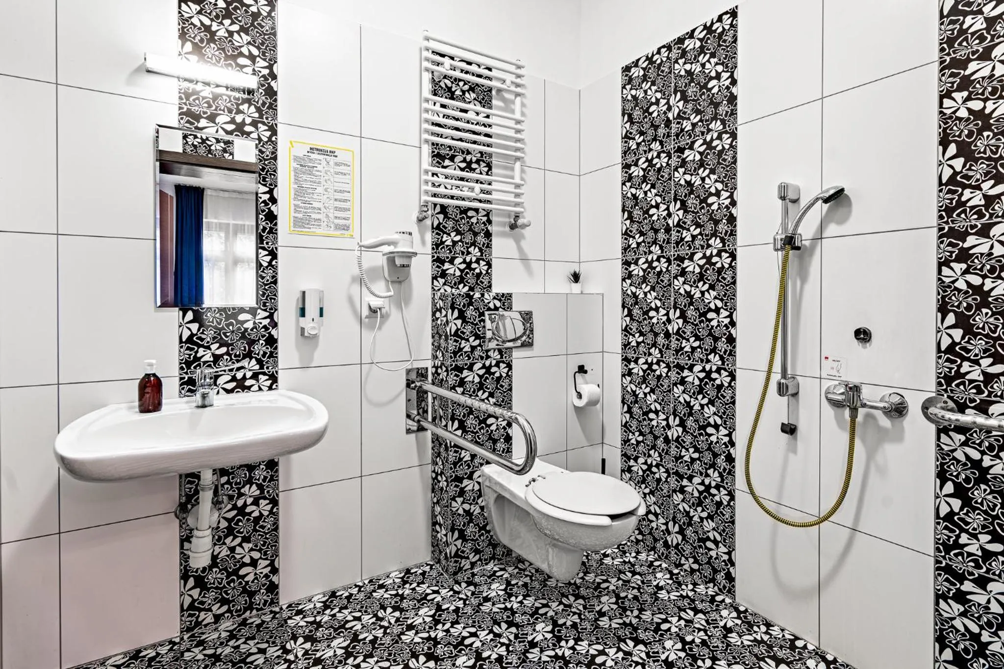 Shower in Great Polonia Dwarf Wrocław