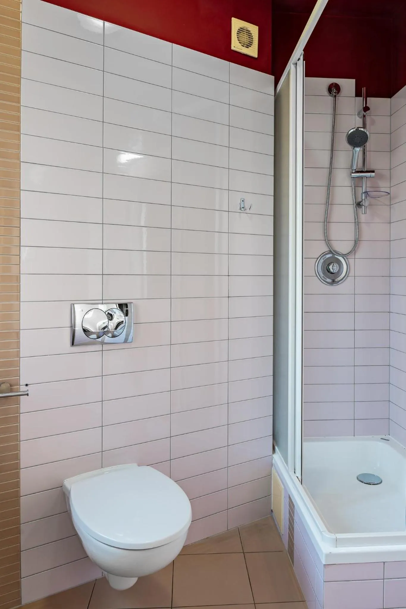 Shower in Great Polonia Dwarf Wrocław