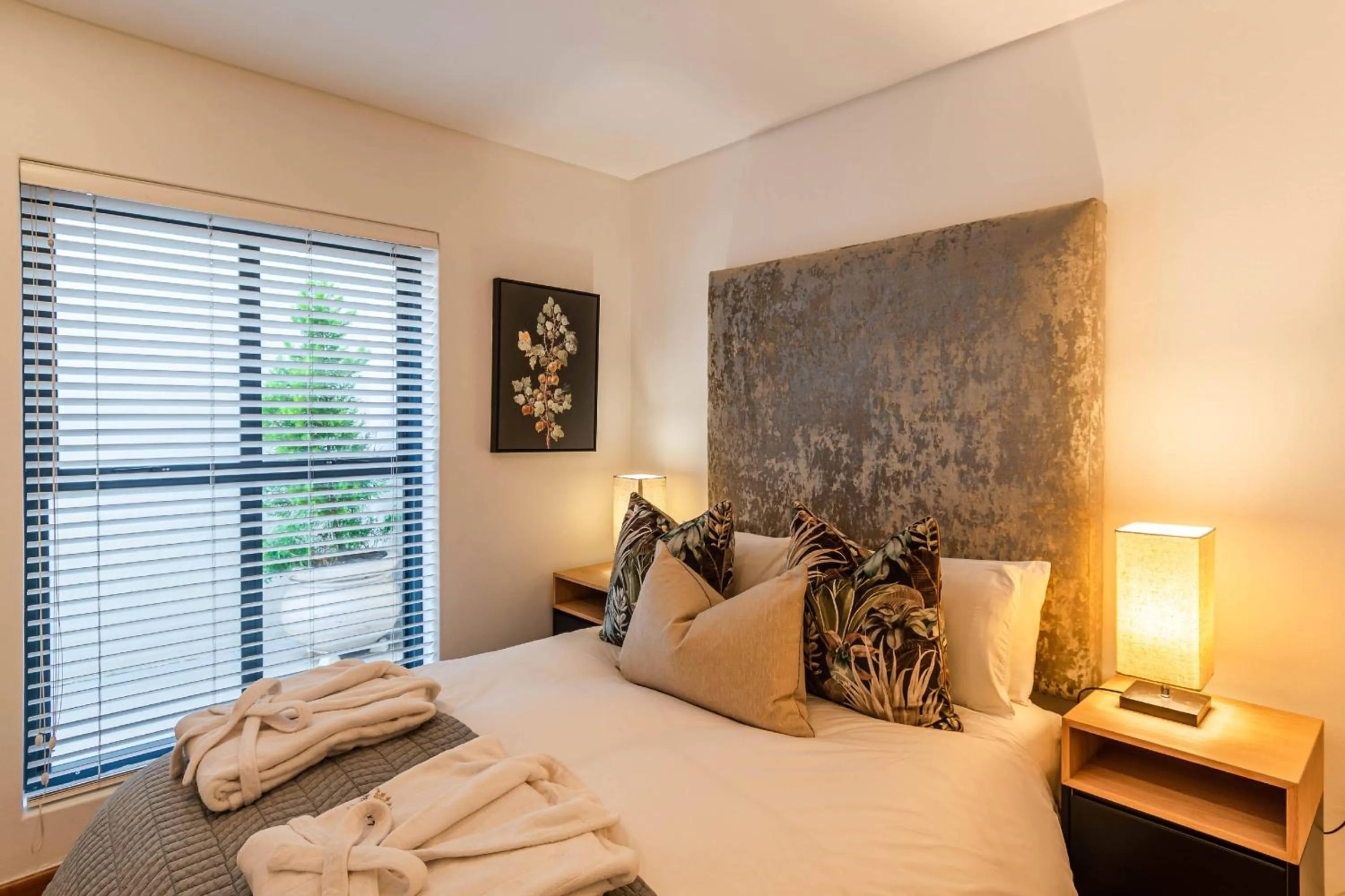 Bedroom, Bed in The Ivy Apartments Franschhoek