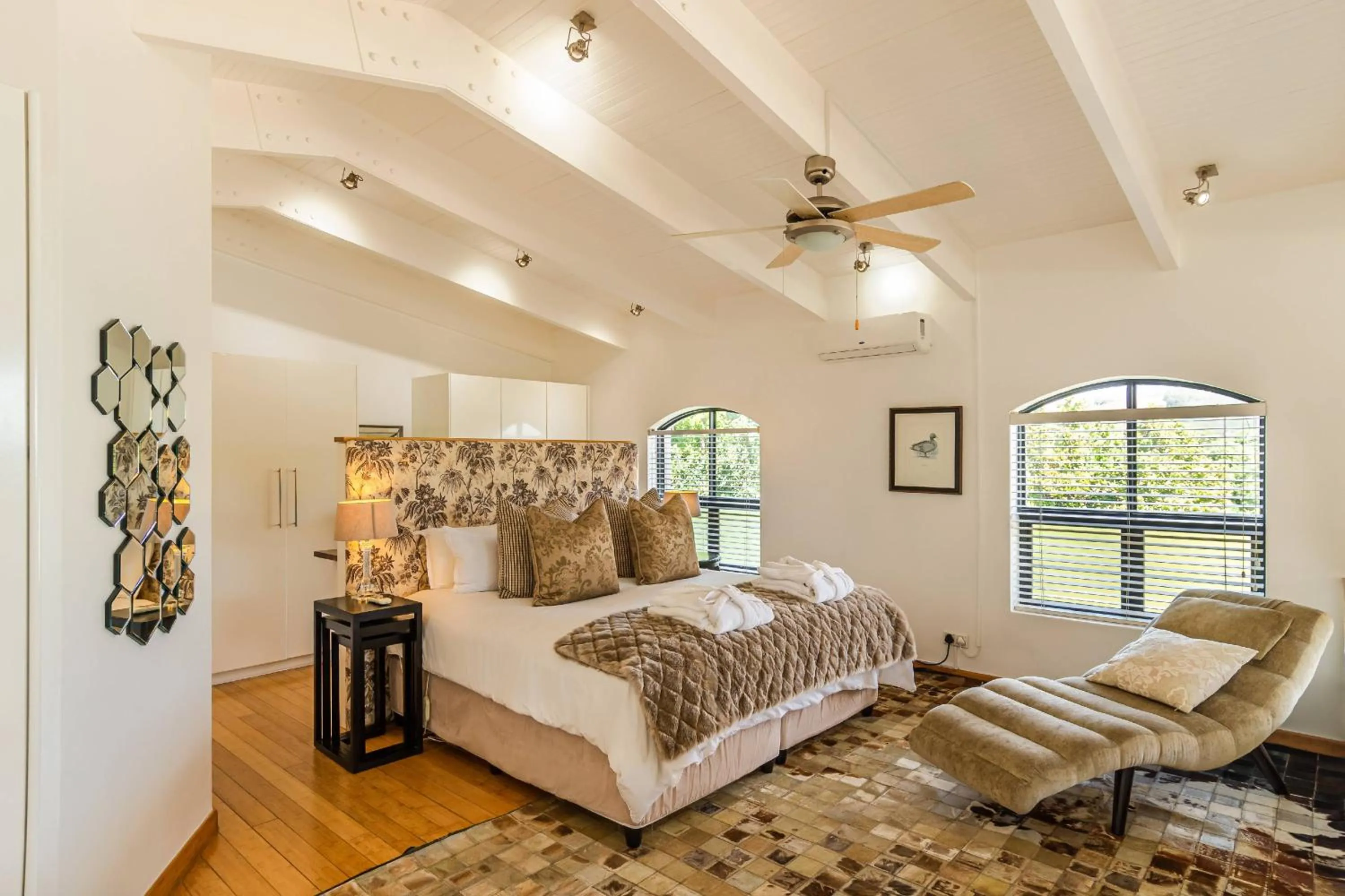 Bedroom, Bed in The Ivy Apartments Franschhoek