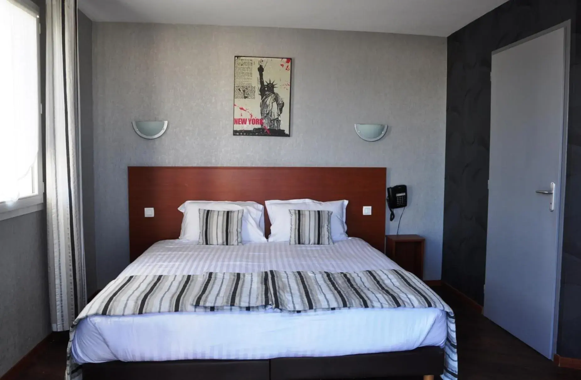 Twin Room in Brit Hotel Confort Azur Cholet Nord Twin Room in Brit Hotel Confort Azur Cholet Nord