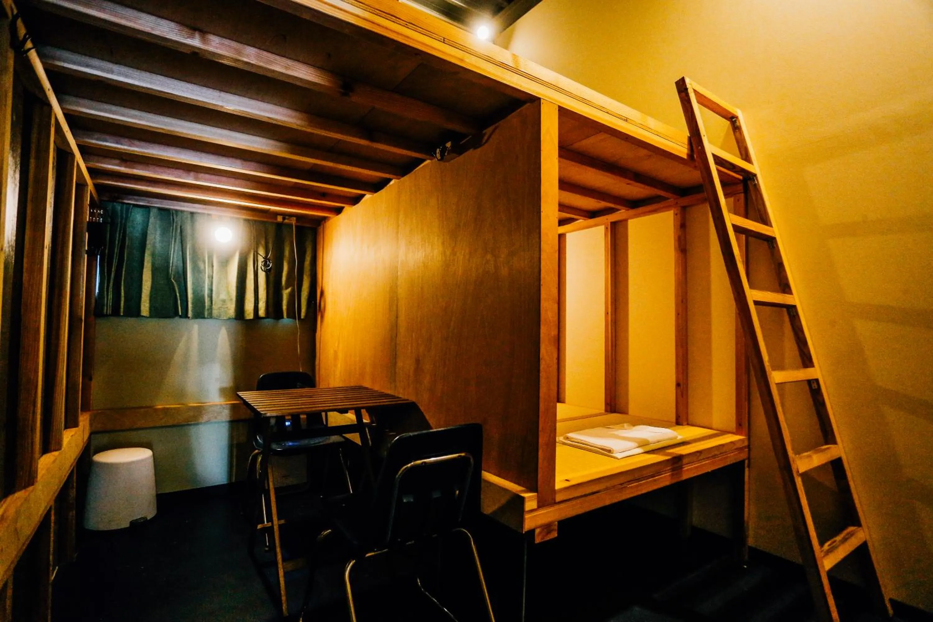 bunk bed in AIEN Coffee & Hostel