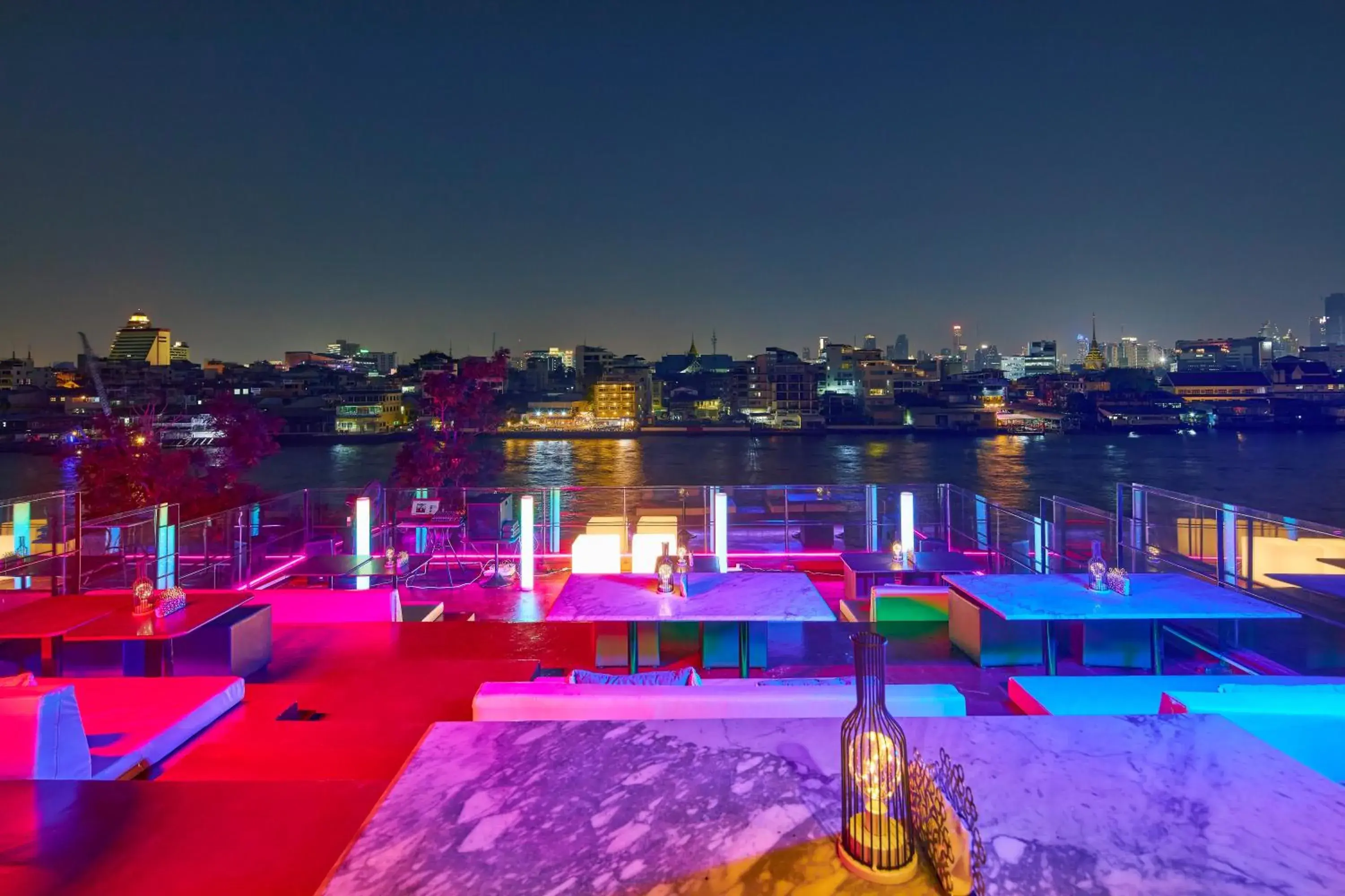 Lounge or bar in Amdaeng Bangkok Riverside Hotel Lounge or bar in Amdaeng Bangkok Riverside Hotel