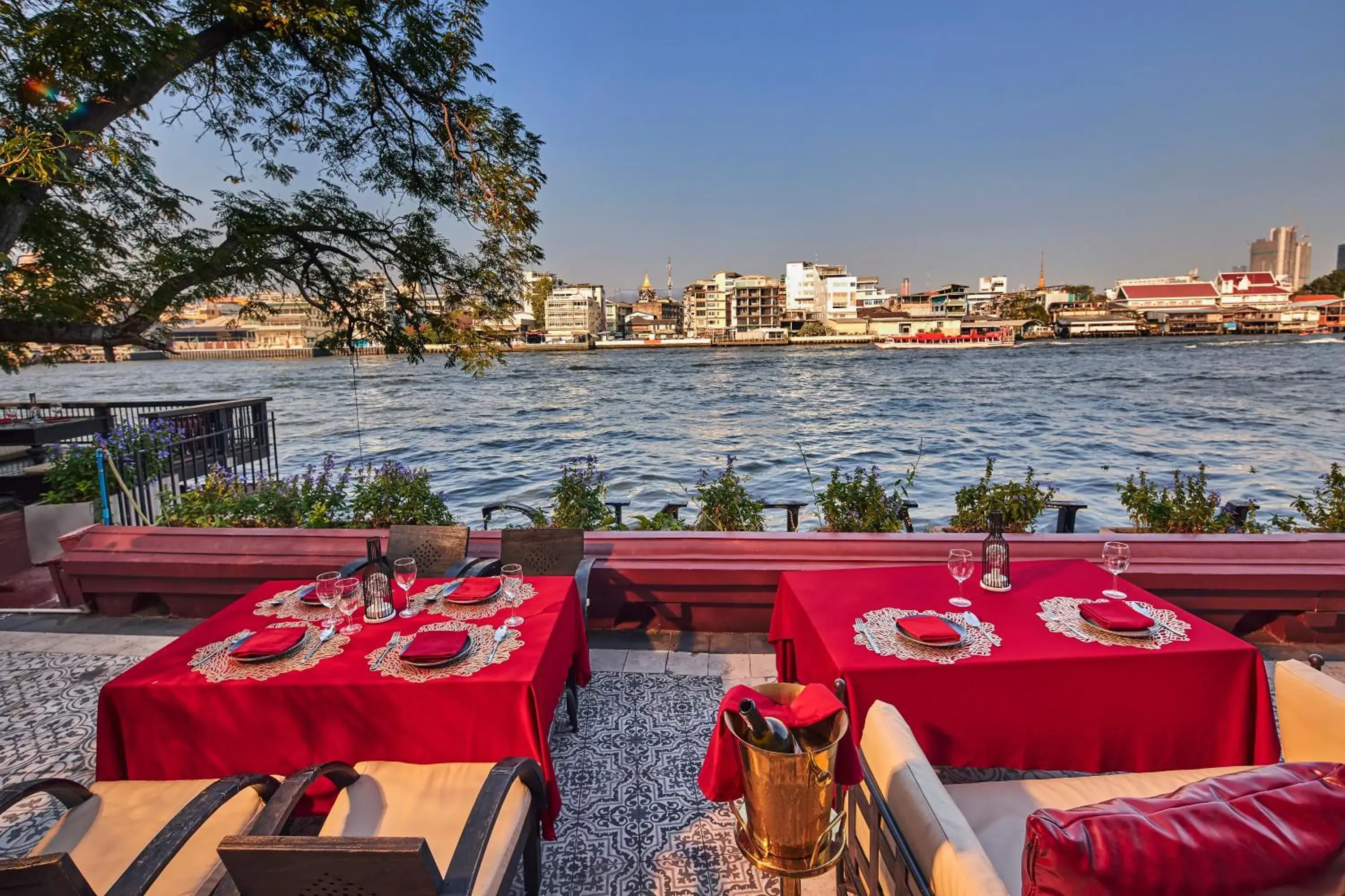 Restaurant/places to eat in Amdaeng Bangkok Riverside Hotel Restaurant/places to eat in Amdaeng Bangkok Riverside Hotel