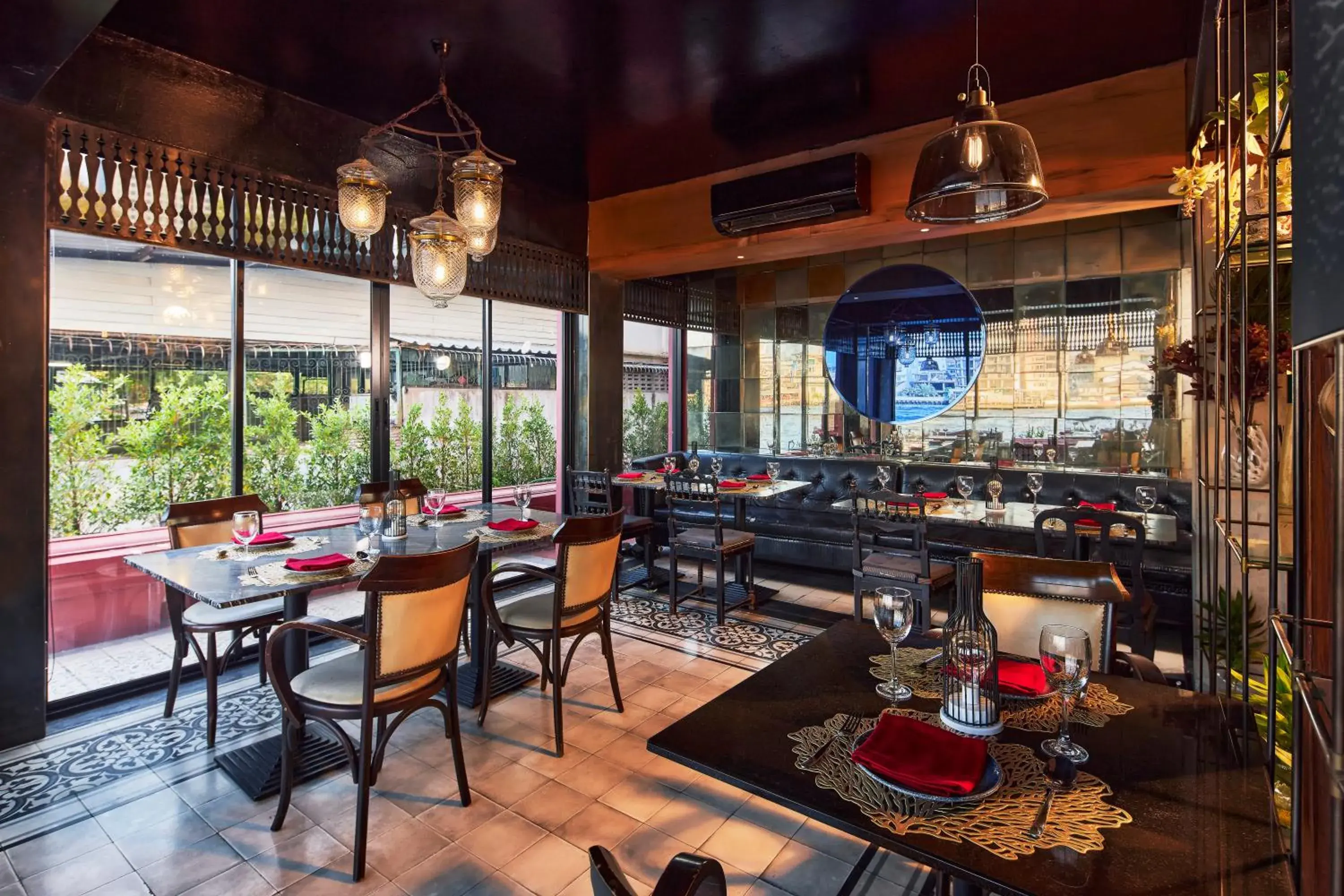 Restaurant/places to eat in Amdaeng Bangkok Riverside Hotel Restaurant/places to eat in Amdaeng Bangkok Riverside Hotel