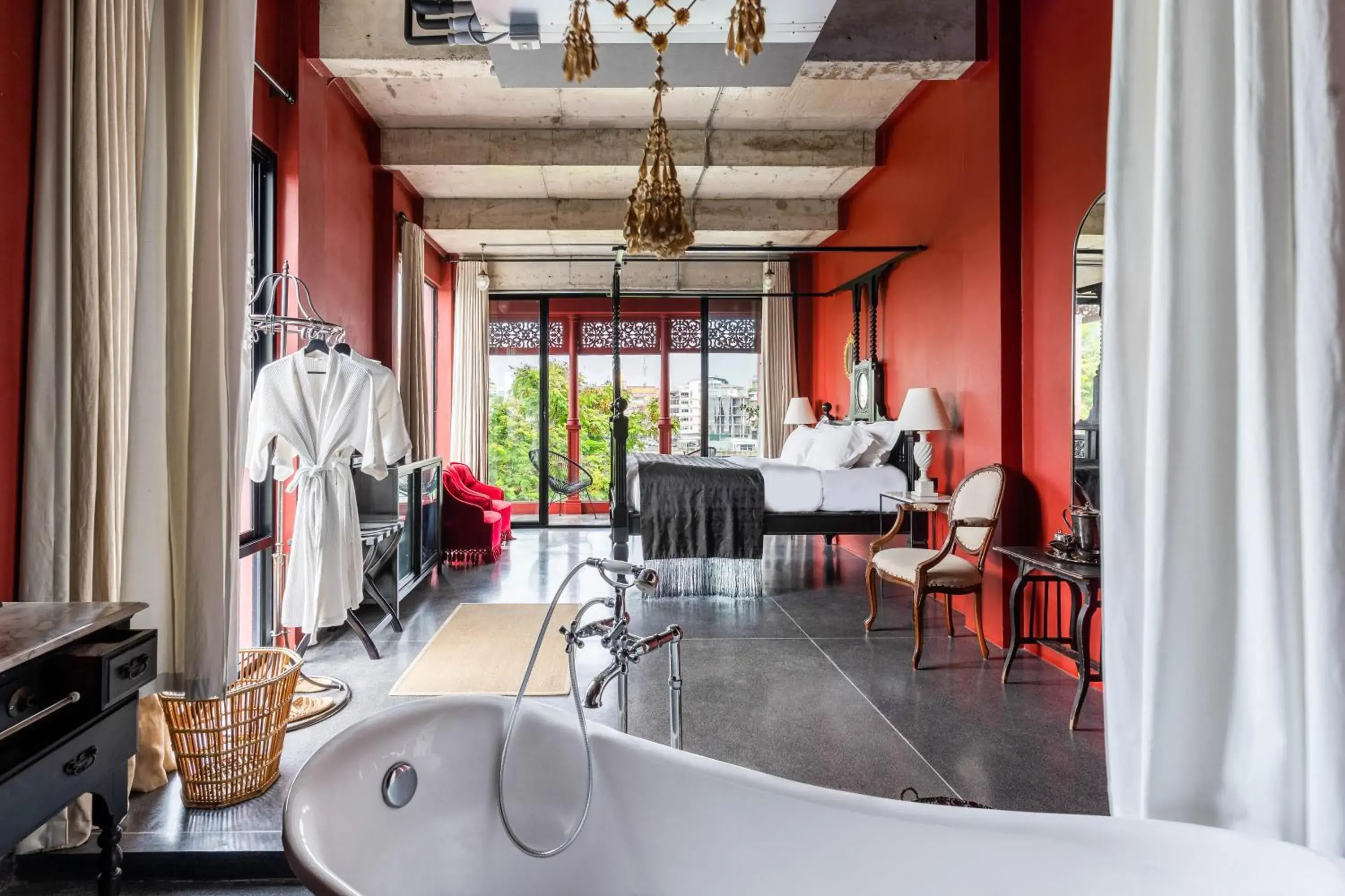 Photo of the whole room, Bed in Amdaeng Bangkok Riverside Hotel Photo of the whole room, Bed in Amdaeng Bangkok Riverside Hotel