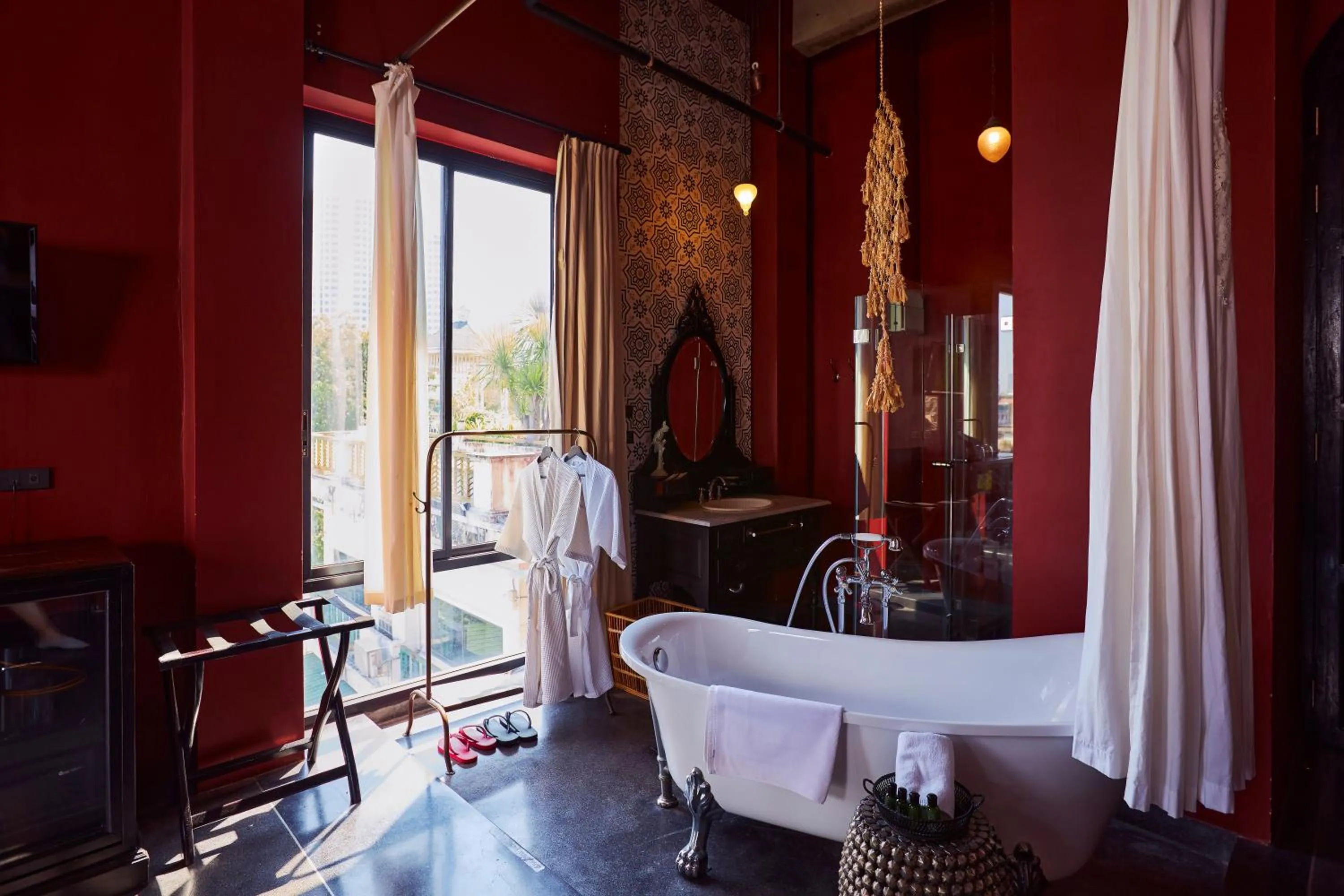 Bathroom in Amdaeng Bangkok Riverside Hotel