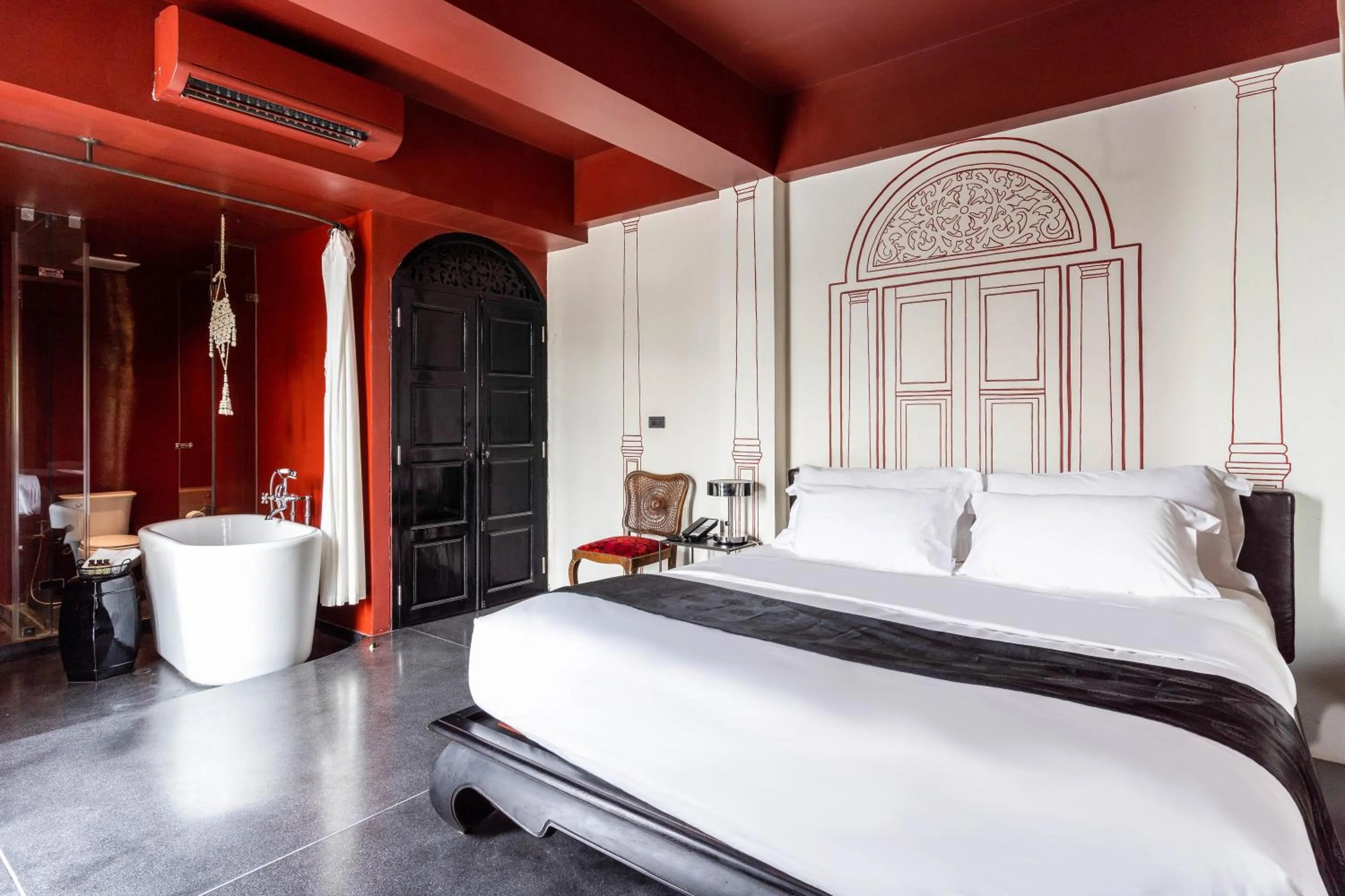 Photo of the whole room, Bed in Amdaeng Bangkok Riverside Hotel