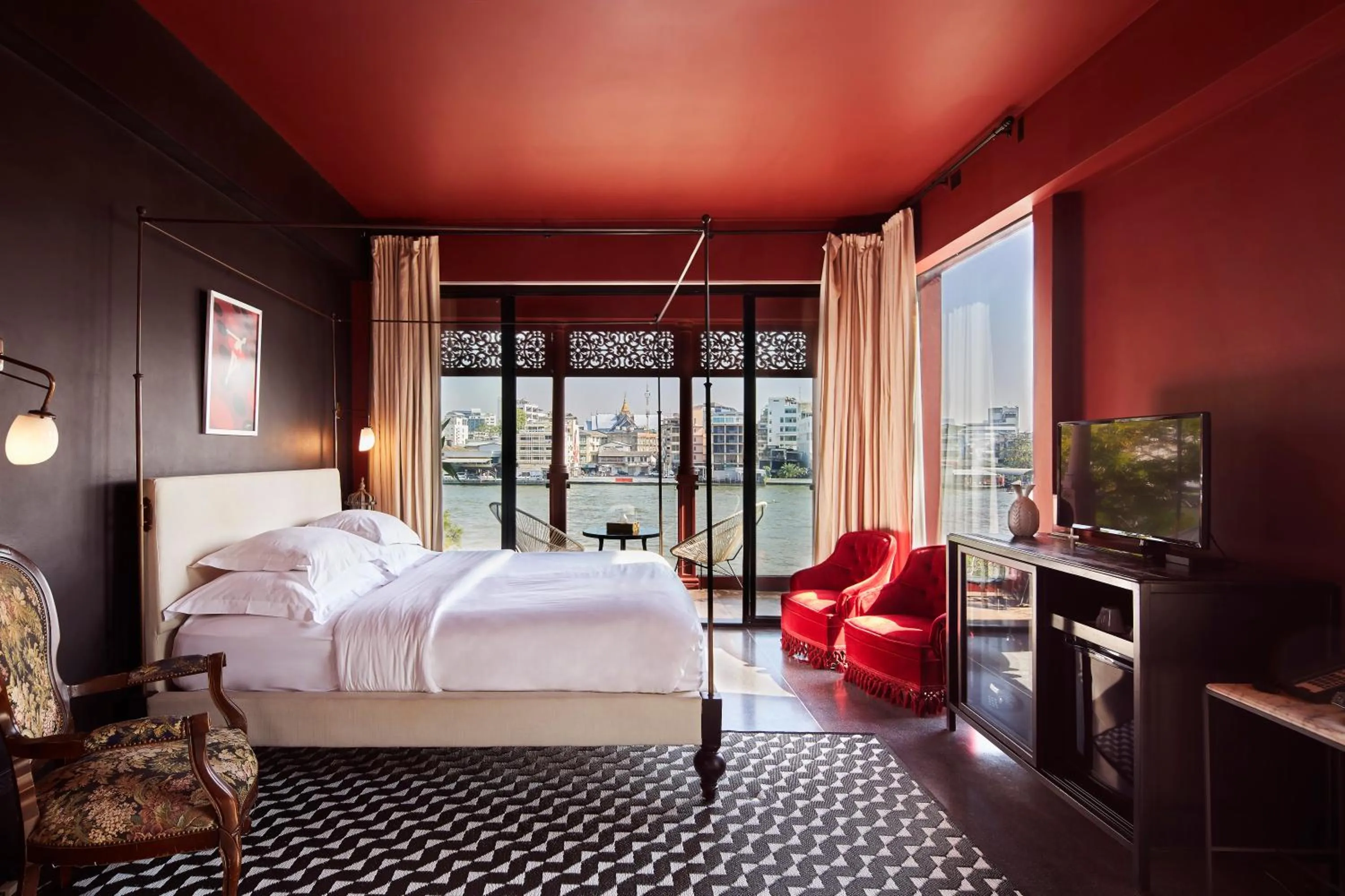 View (from property/room), Bed in Amdaeng Bangkok Riverside Hotel