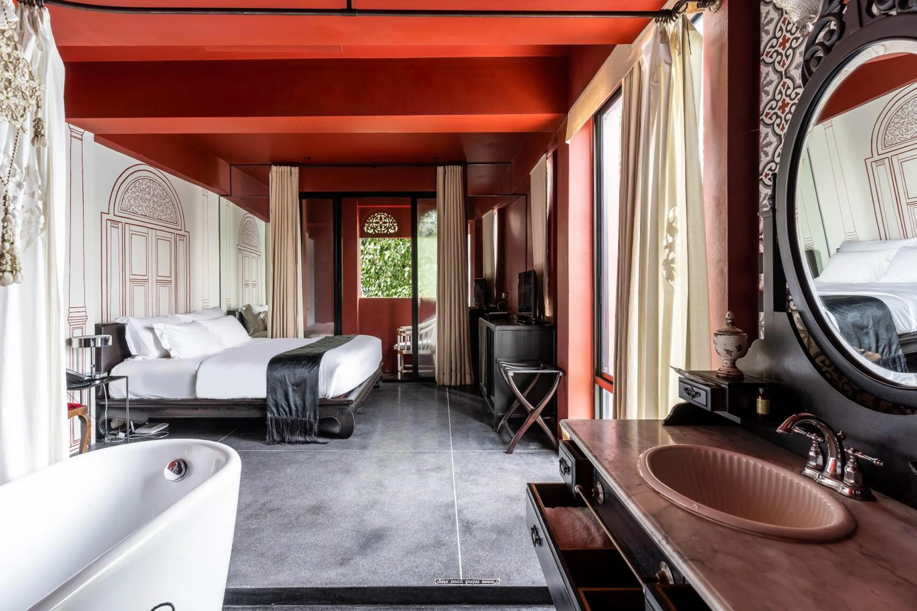 Photo of the whole room, Bed in Amdaeng Bangkok Riverside Hotel