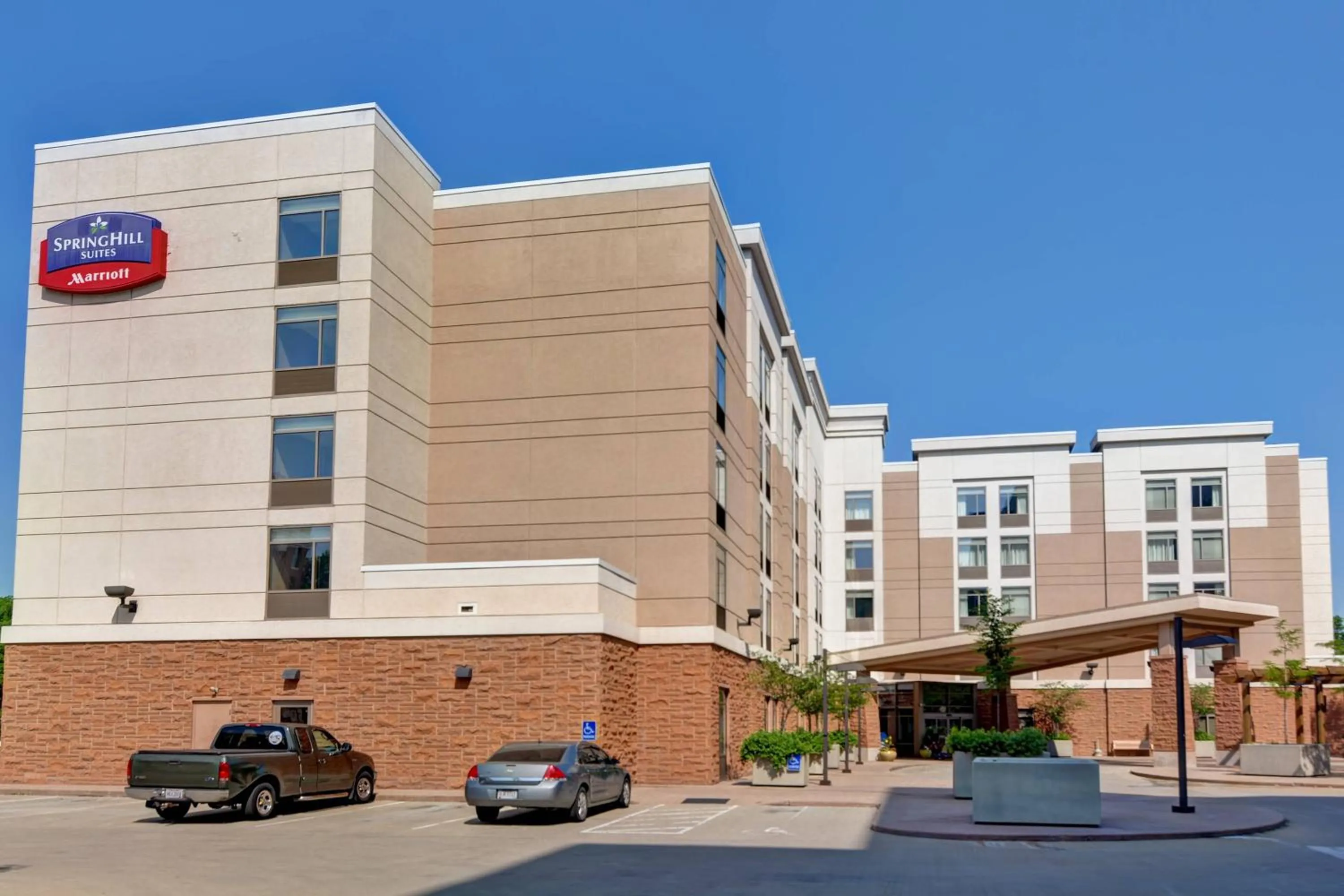 Property building in SpringHill Suites by Marriott Cincinnati Midtown