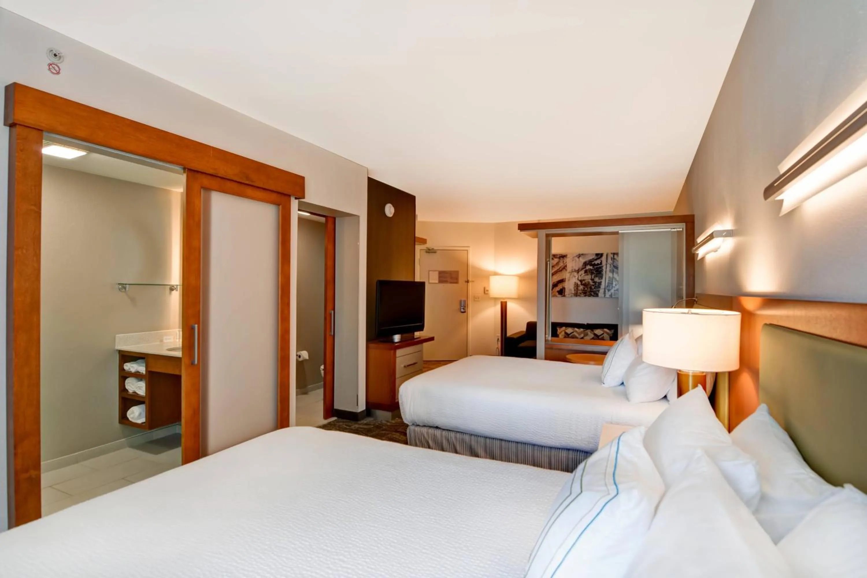 Photo of the whole room, Bed in SpringHill Suites by Marriott Cincinnati Midtown