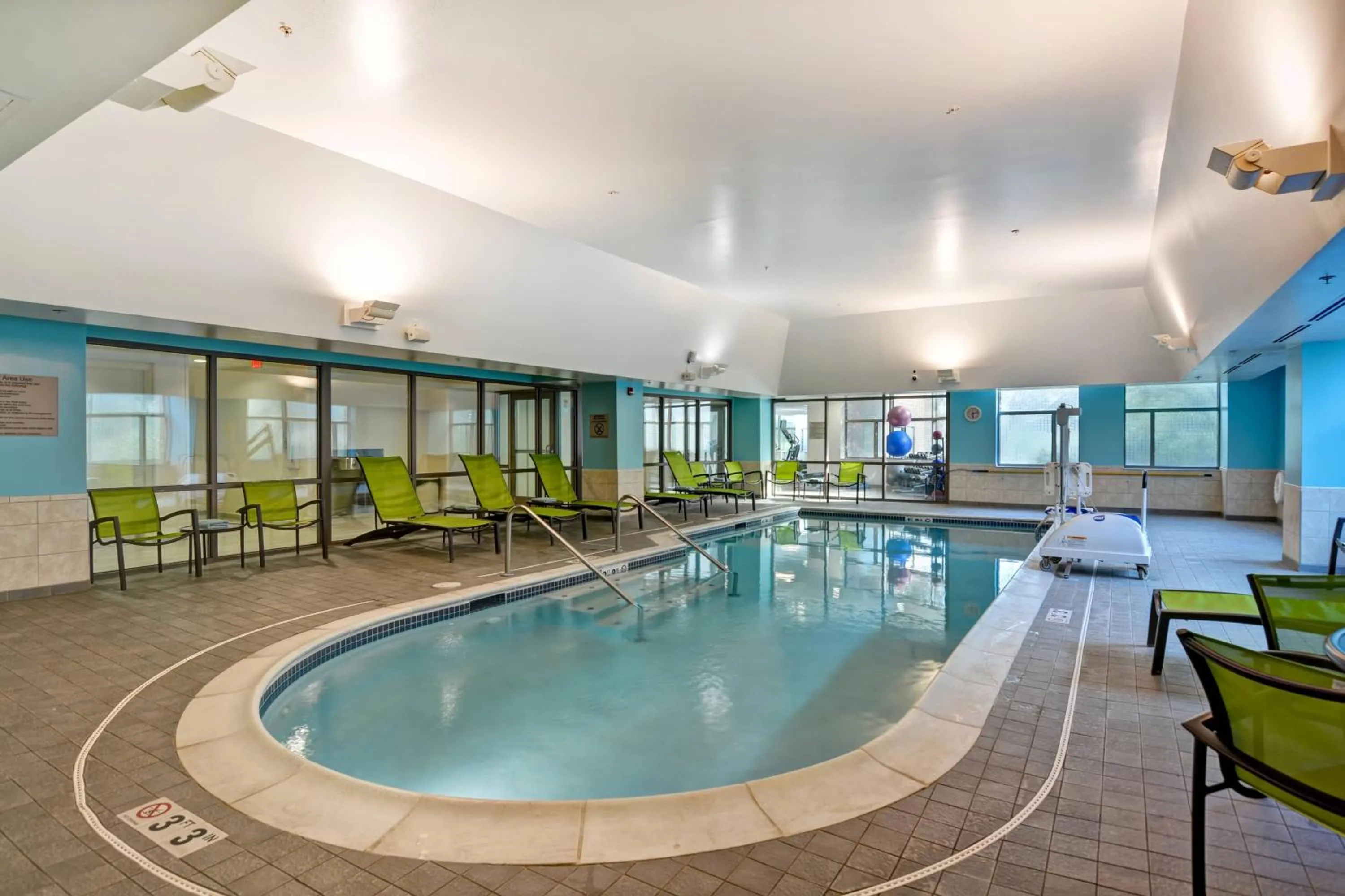 Swimming pool in SpringHill Suites by Marriott Cincinnati Midtown