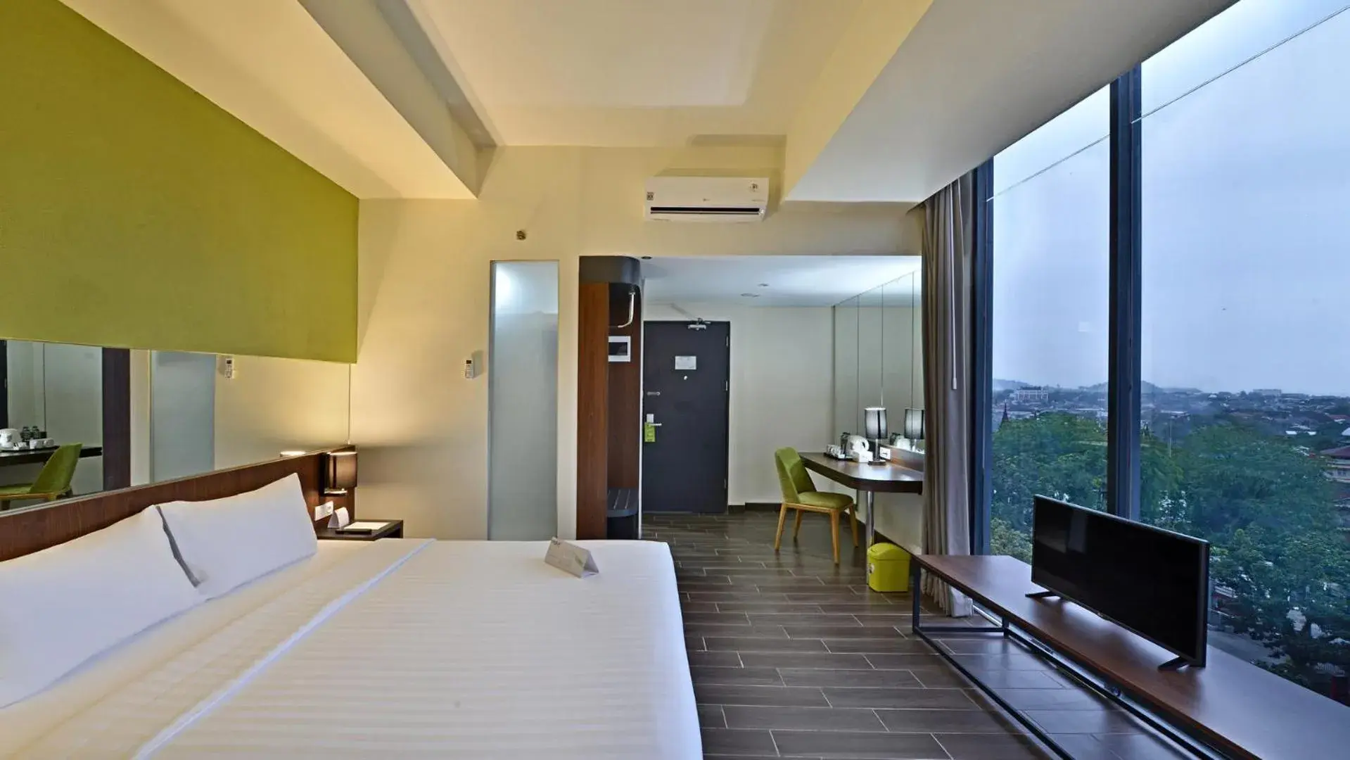 Bed in Whiz Prime Hotel Khatib Sulaiman Padang Bed in Whiz Prime Hotel Khatib Sulaiman Padang