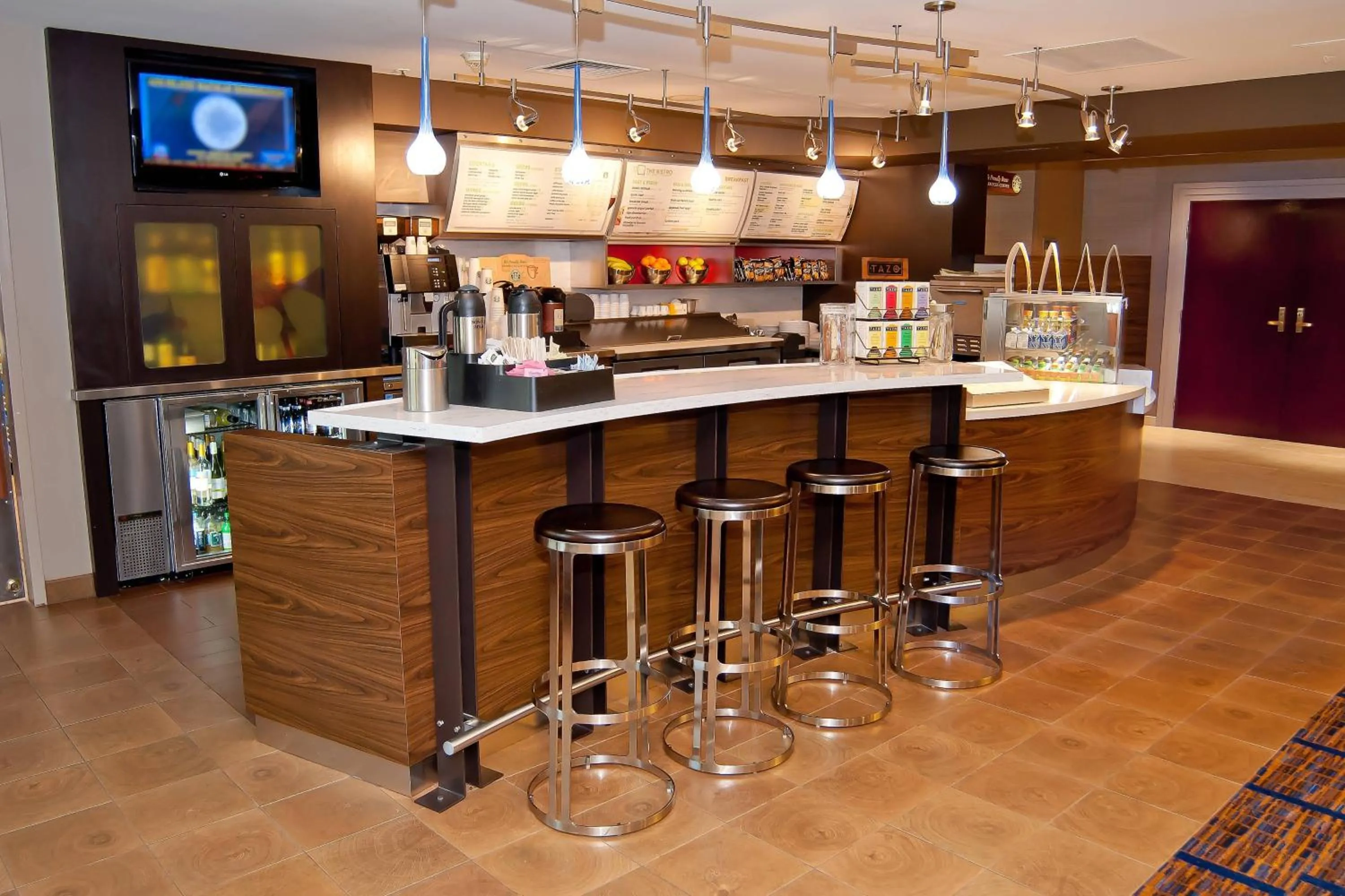 Lounge or bar in Courtyard by Marriott Cincinnati Airport