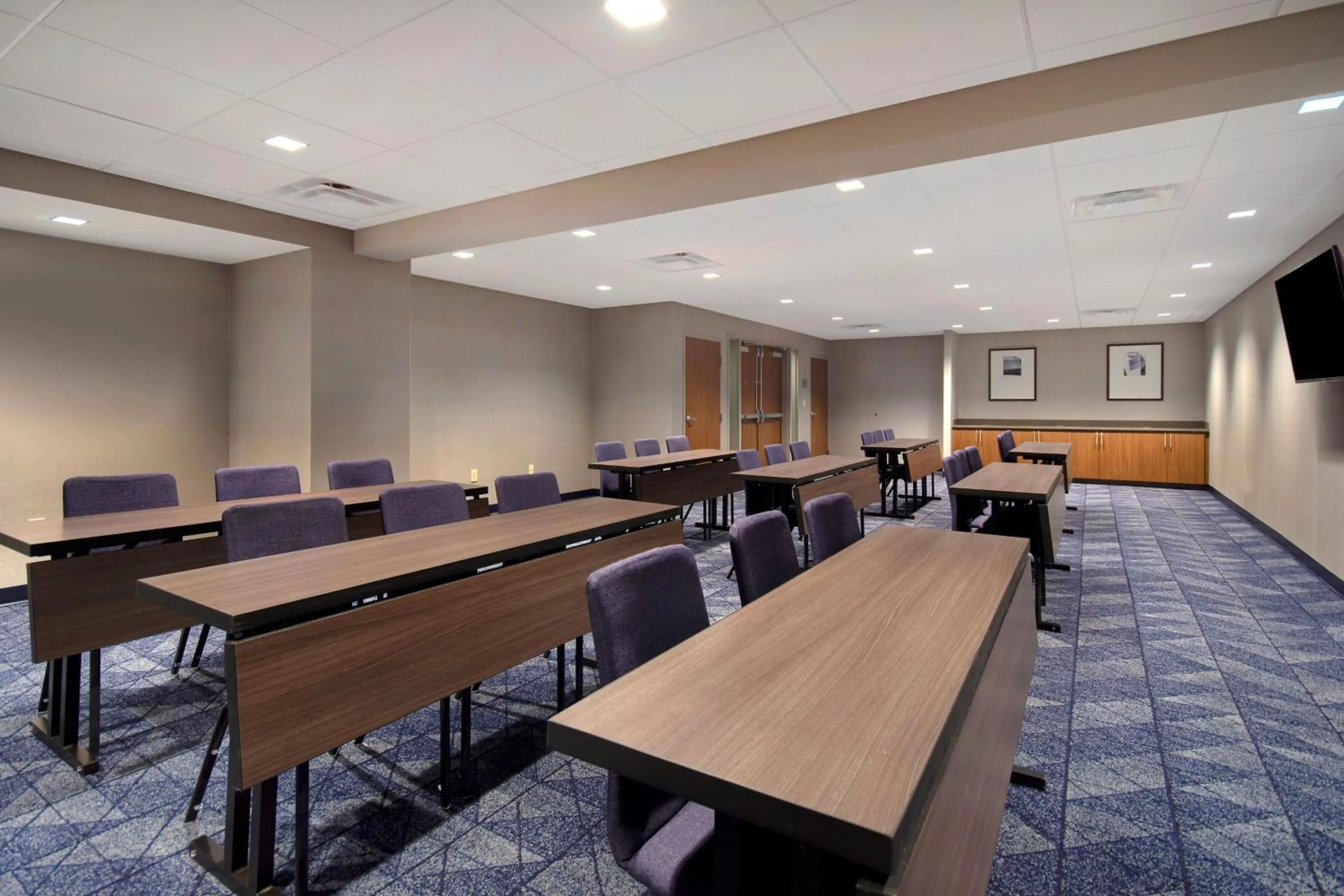 Meeting/conference room in Courtyard by Marriott Cincinnati Airport