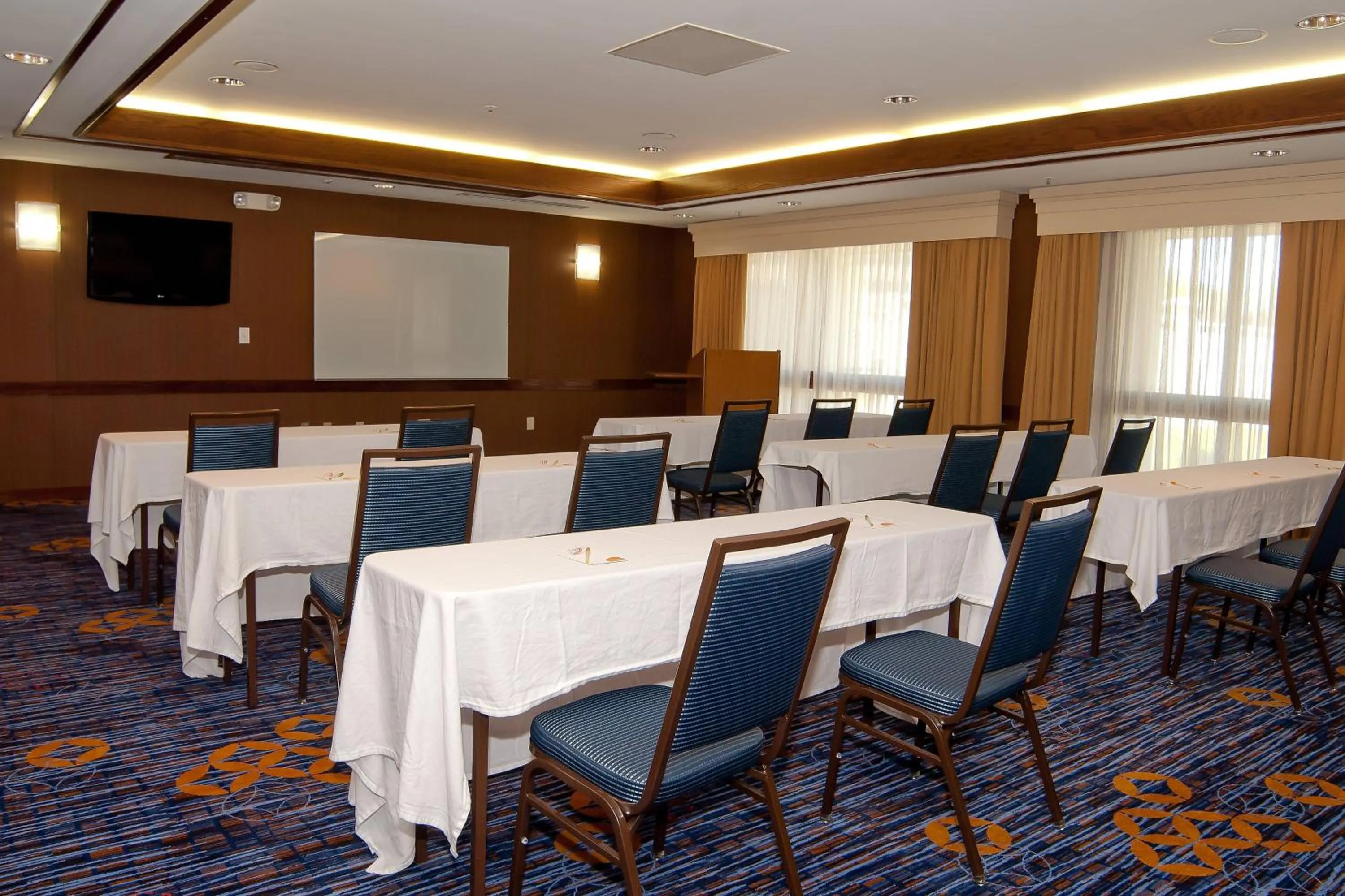 Meeting/conference room in Courtyard by Marriott Cincinnati Airport