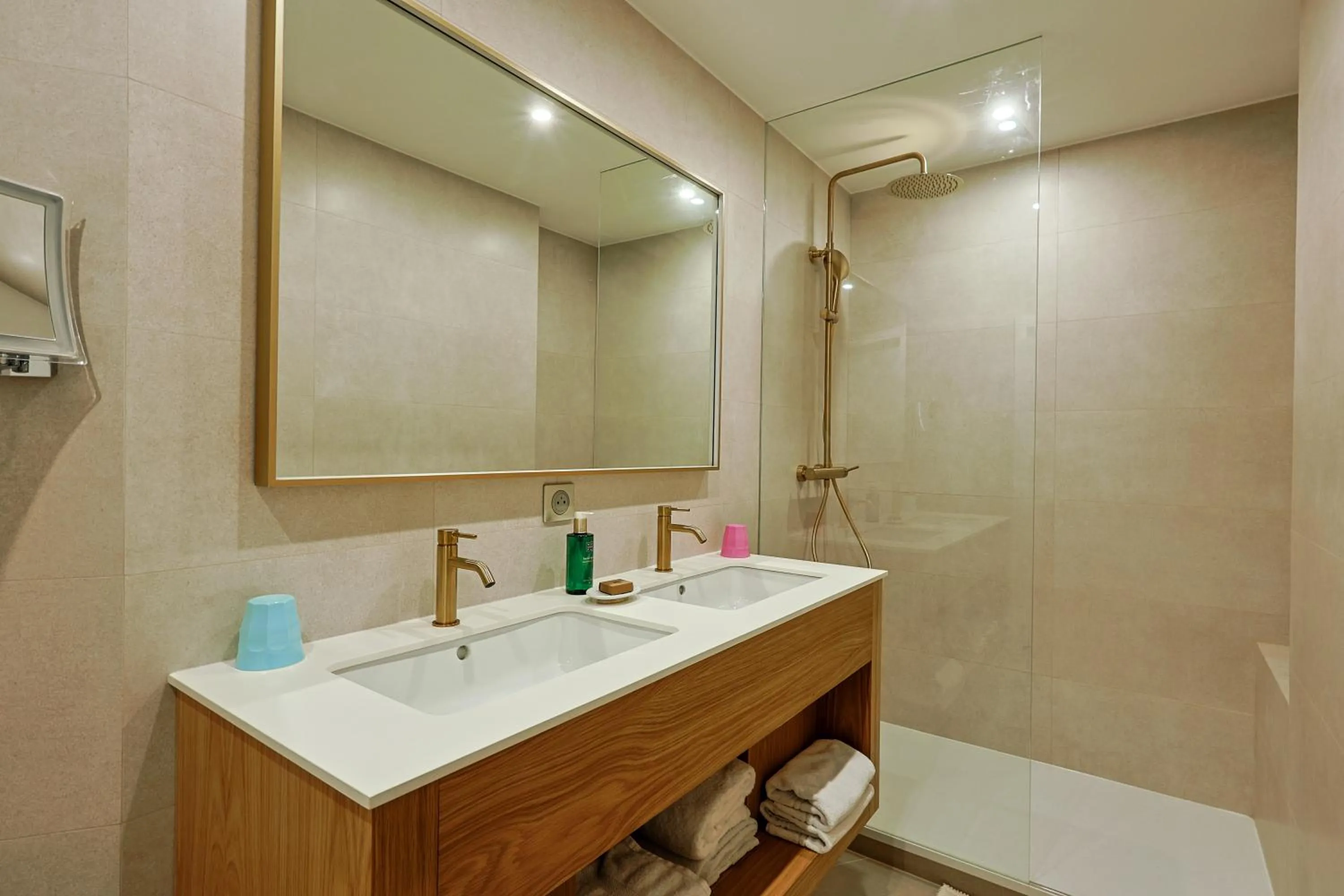 Shower in Hotel Le Fouquet's