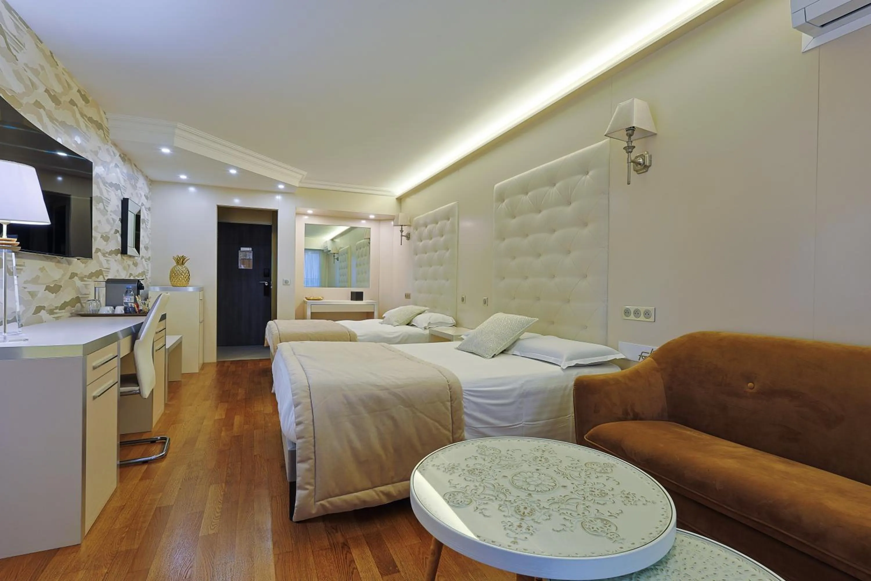 Bedroom, Bed in Hotel Le Fouquet's