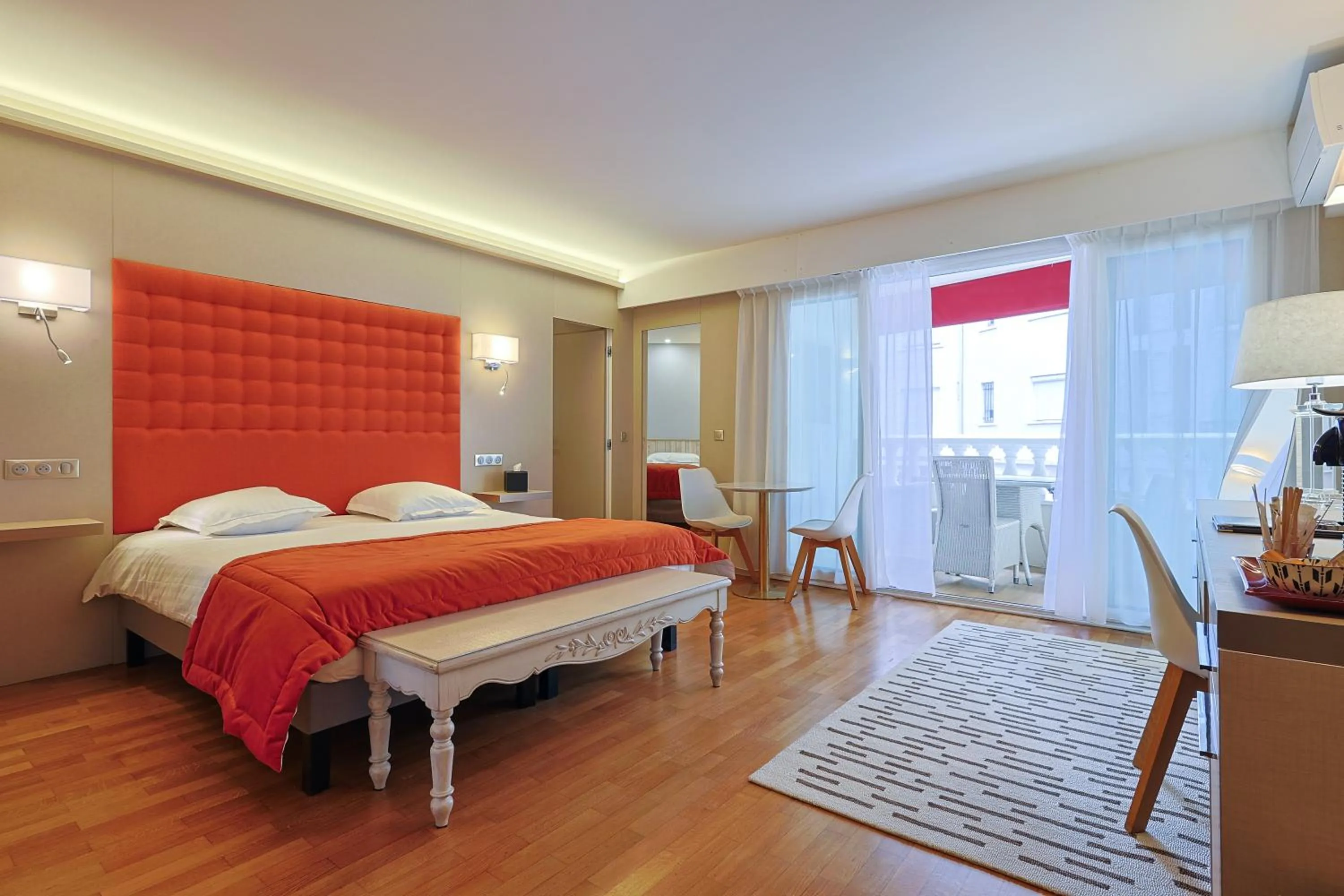 Photo of the whole room, Bed in Hotel Le Fouquet's