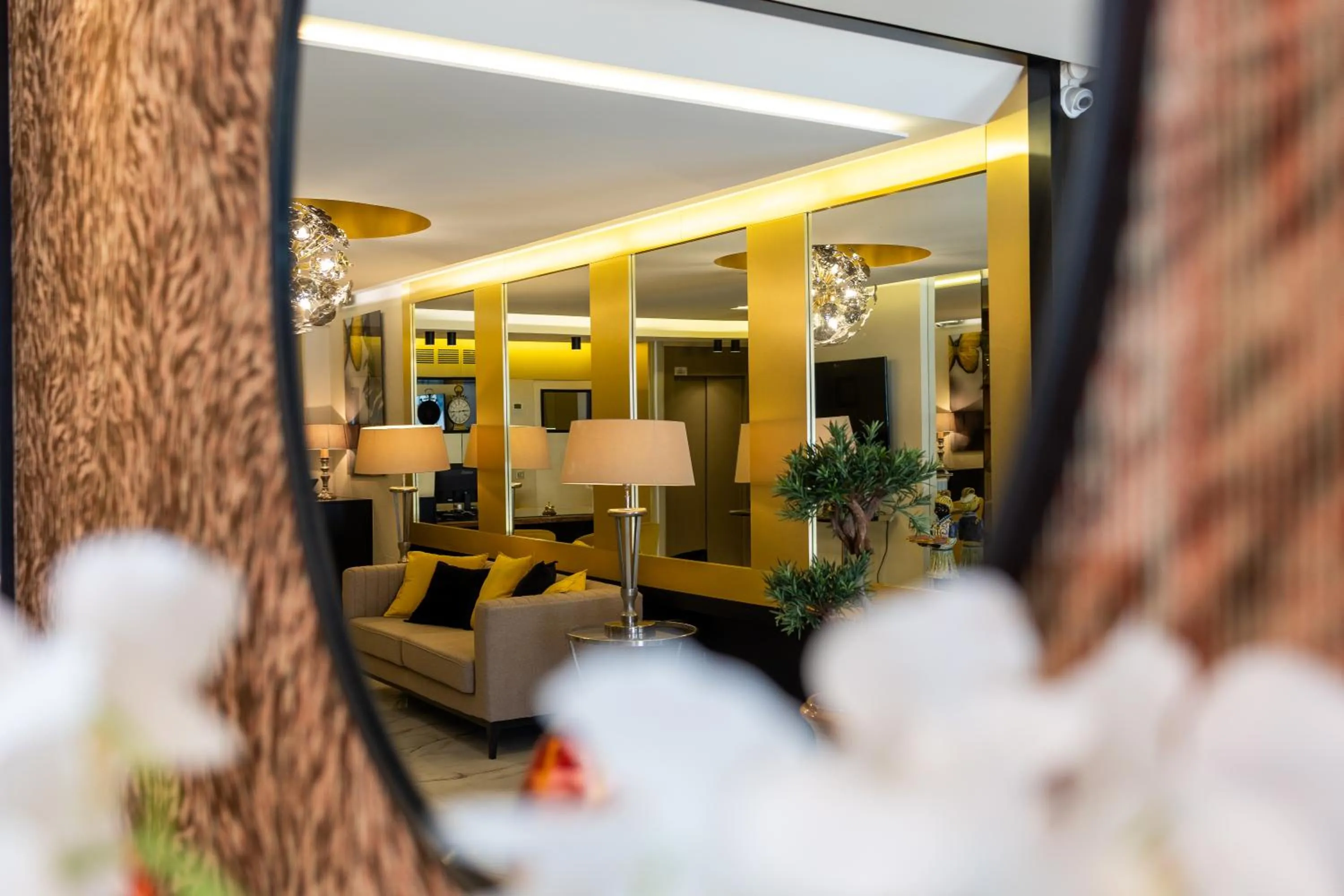 Facade/entrance in Hotel Le Fouquet's