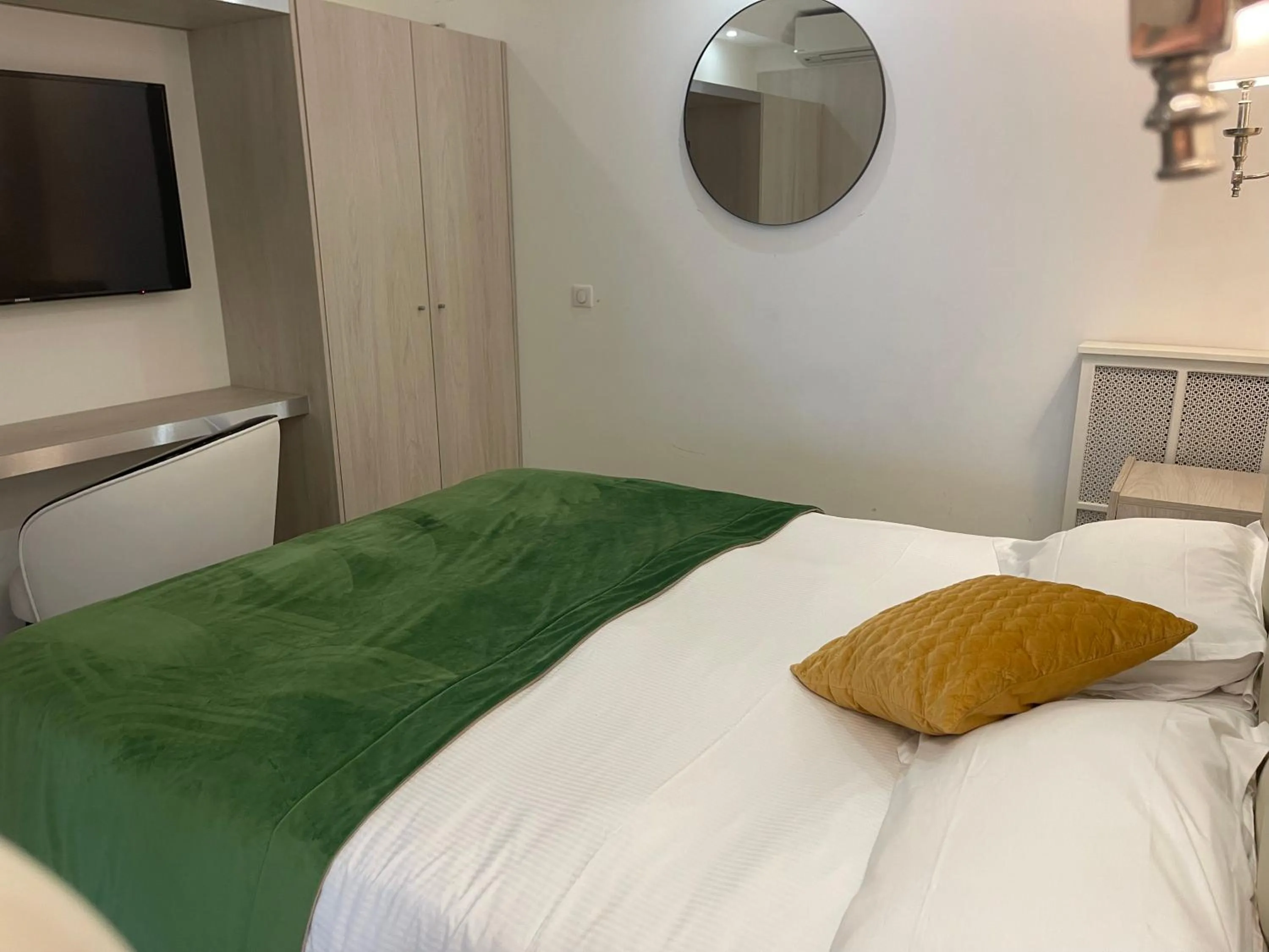 Bedroom, Bed in Hotel Le Fouquet's