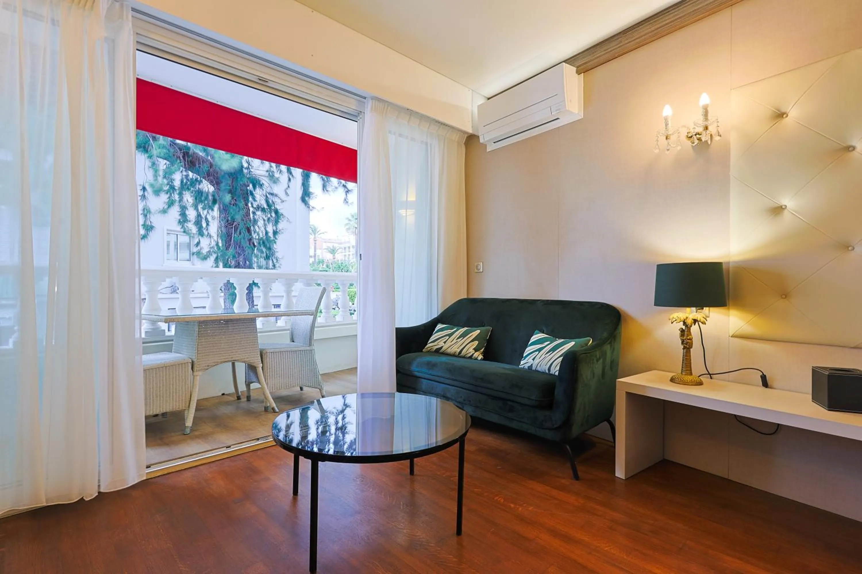 Seating area in Hotel Le Fouquet's