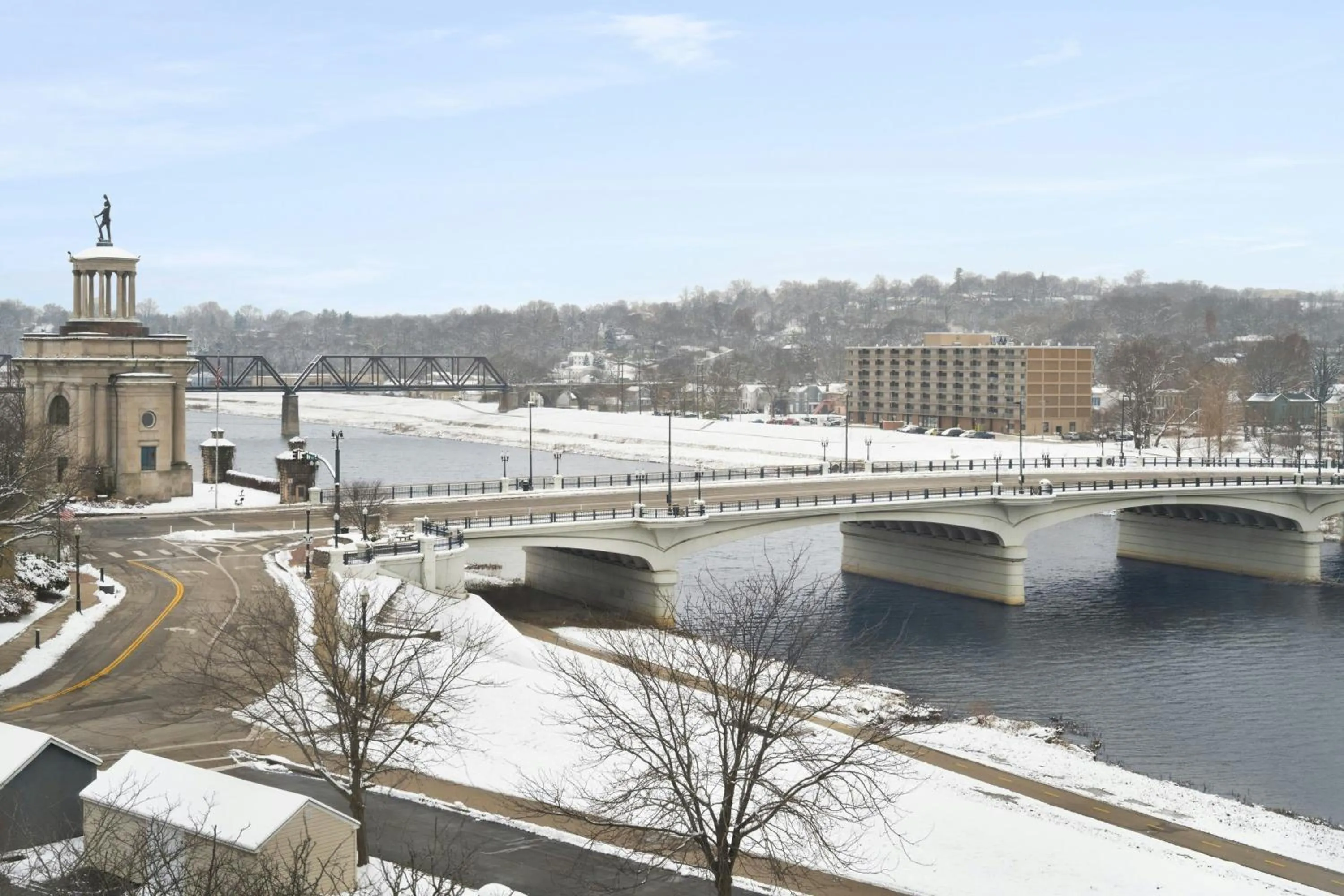 Photo of the whole room in Courtyard Hamilton