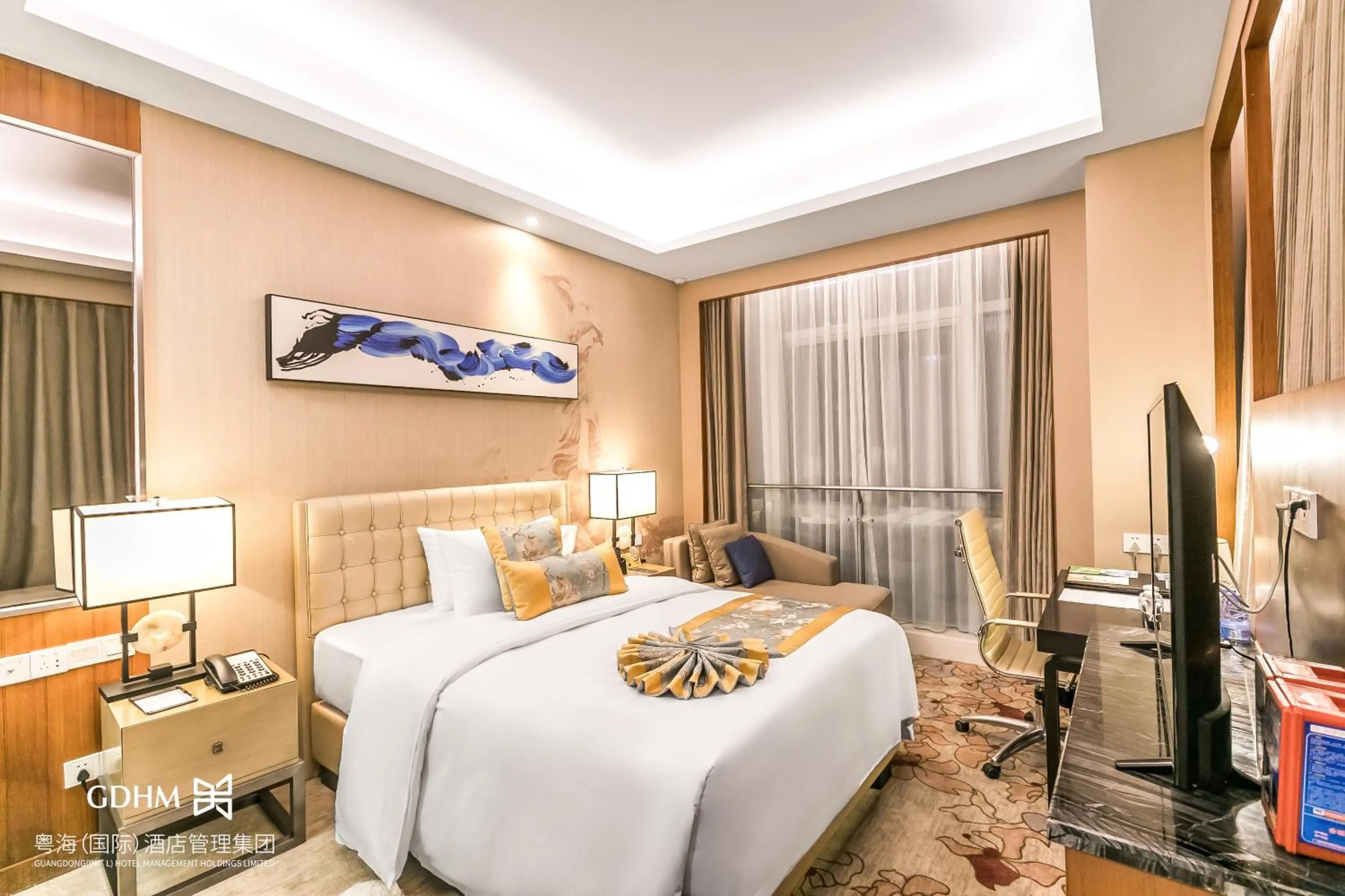 The Thousand Lantern Lake Hotel