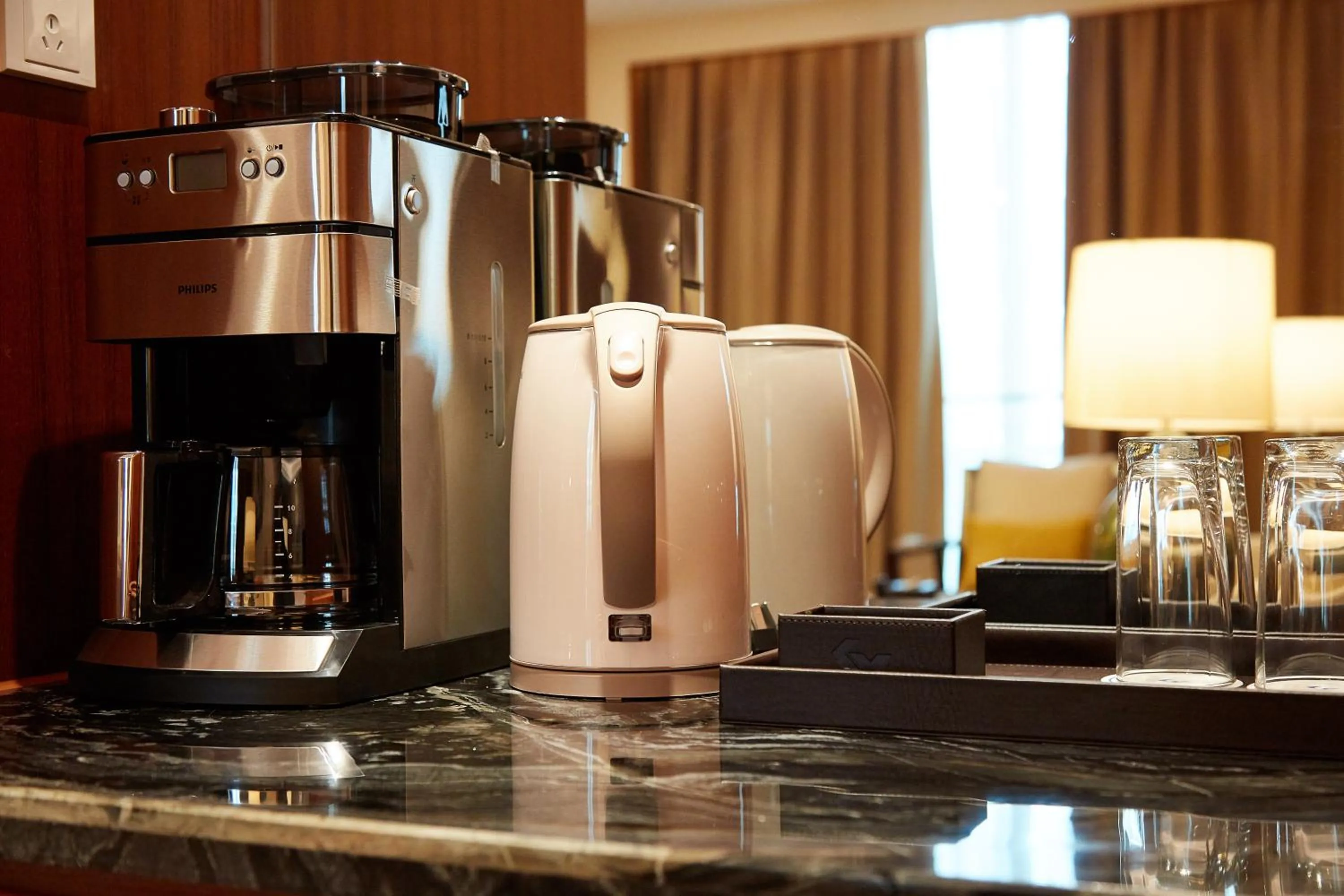 Coffee/tea facilities in The Thousand Lantern Lake Hotel