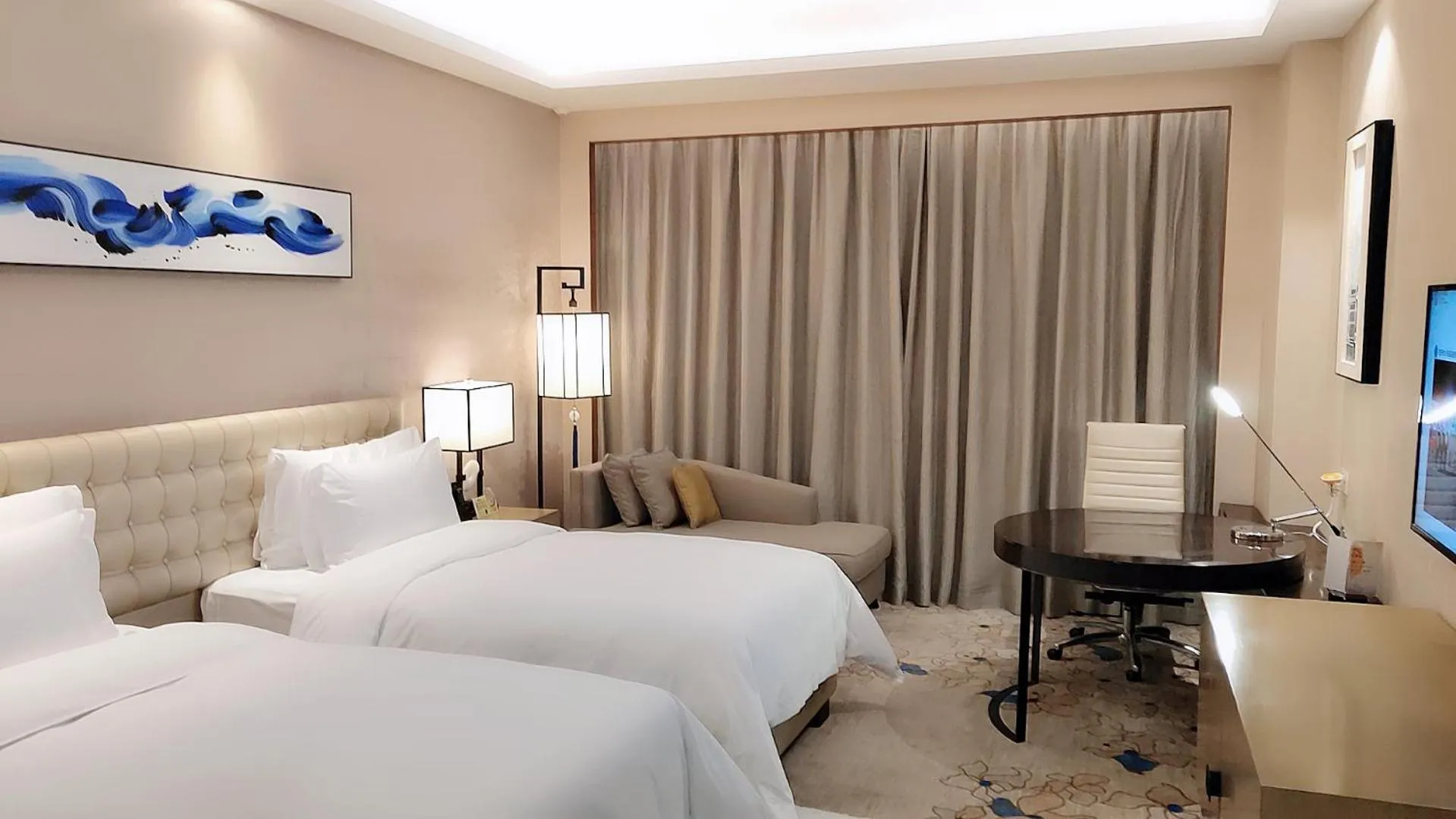 The Thousand Lantern Lake Hotel