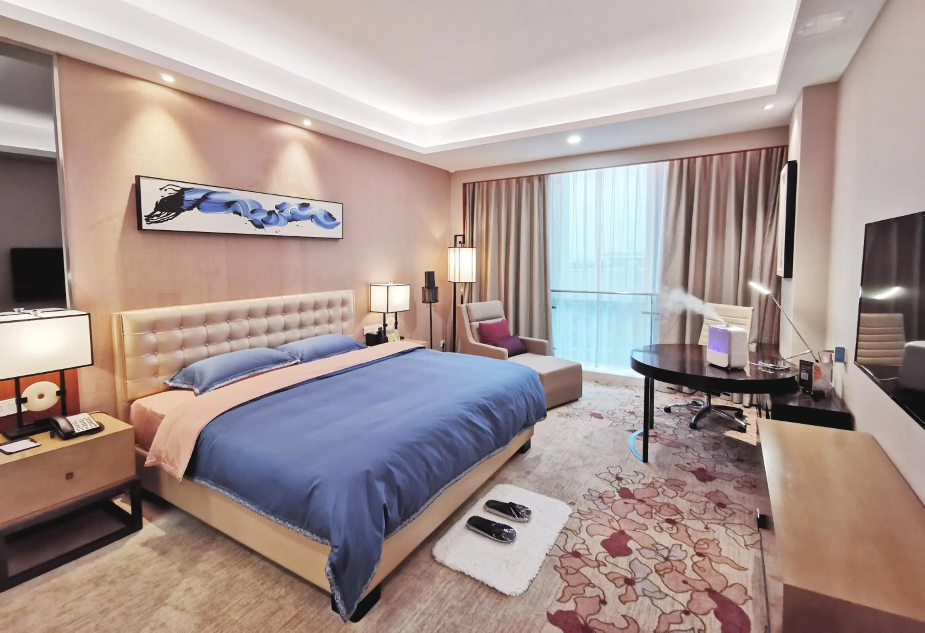 The Thousand Lantern Lake Hotel