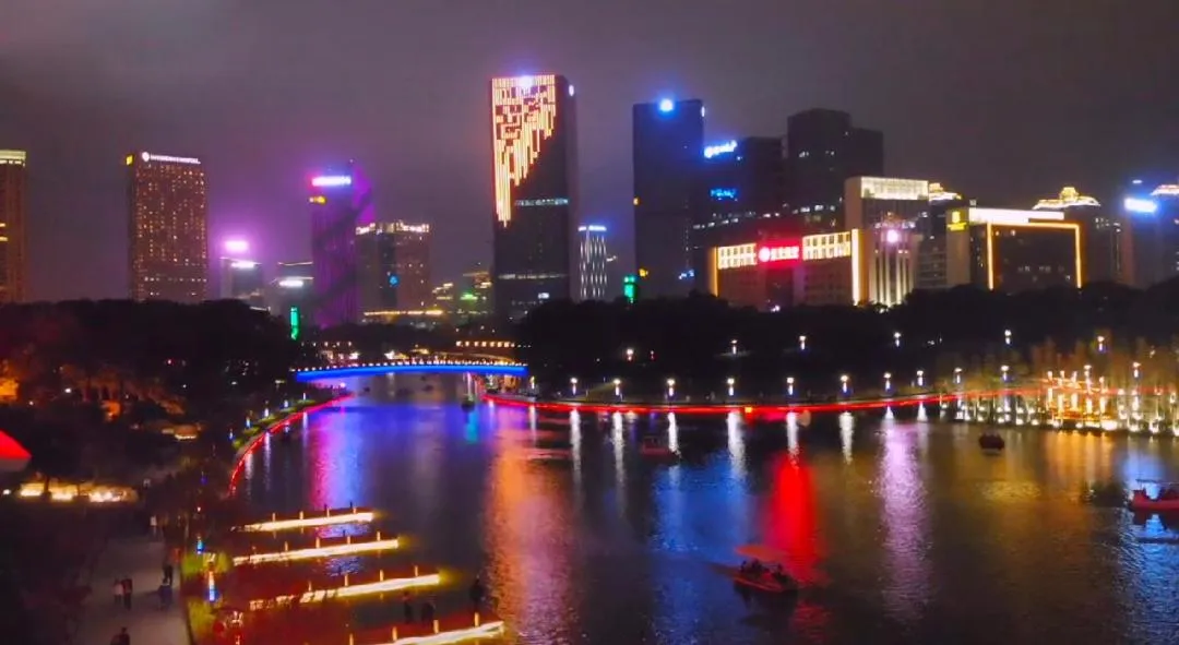 City view in The Thousand Lantern Lake Hotel