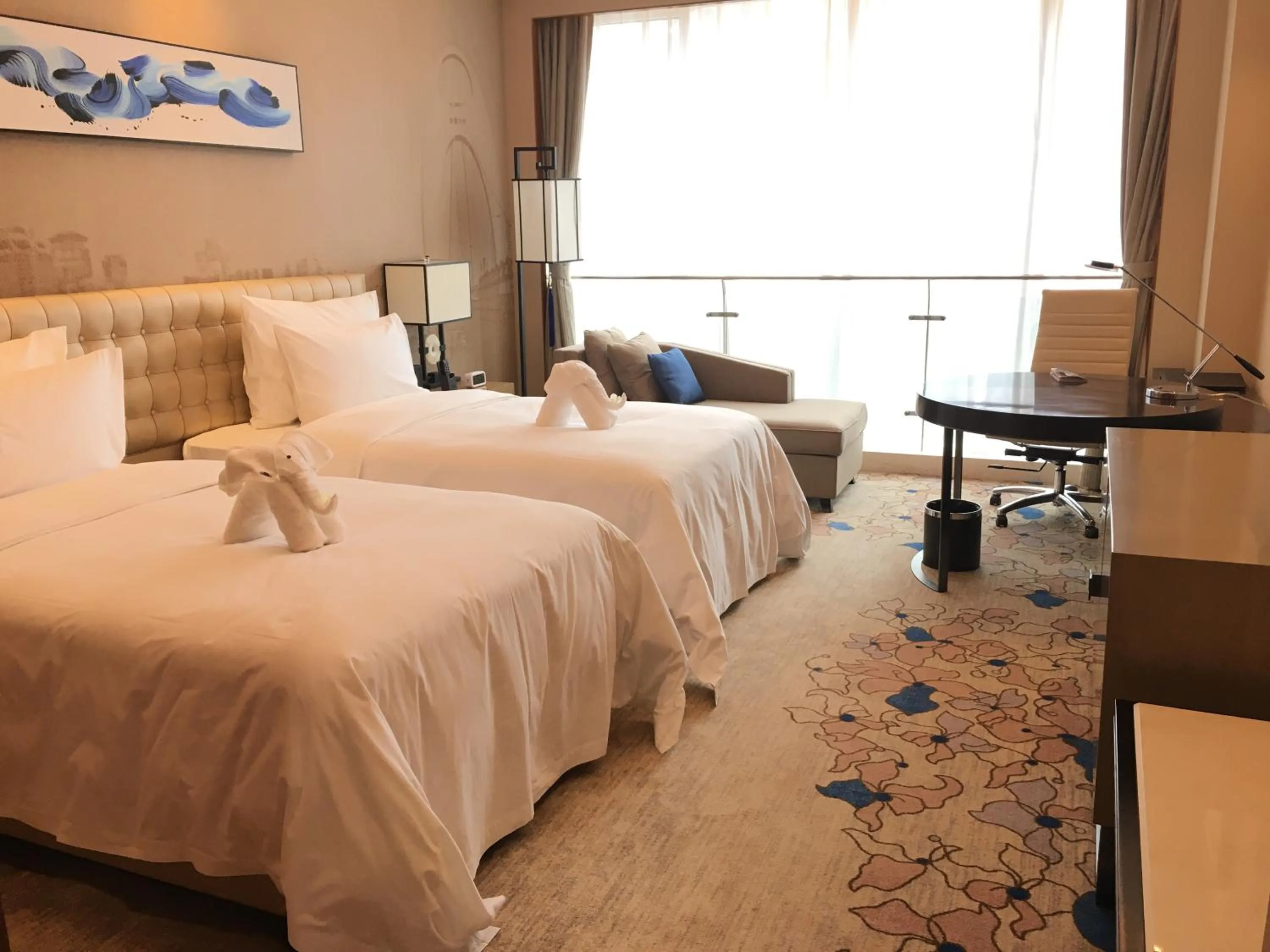 Photo of the whole room in The Thousand Lantern Lake Hotel