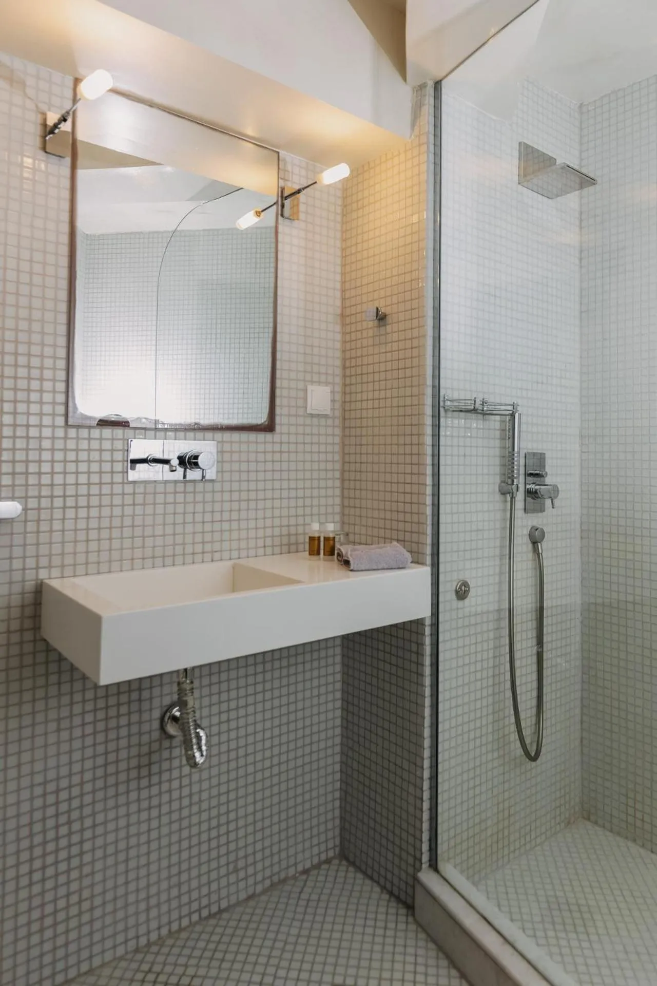 Shower in 5 Hermoupolis Concept Sites