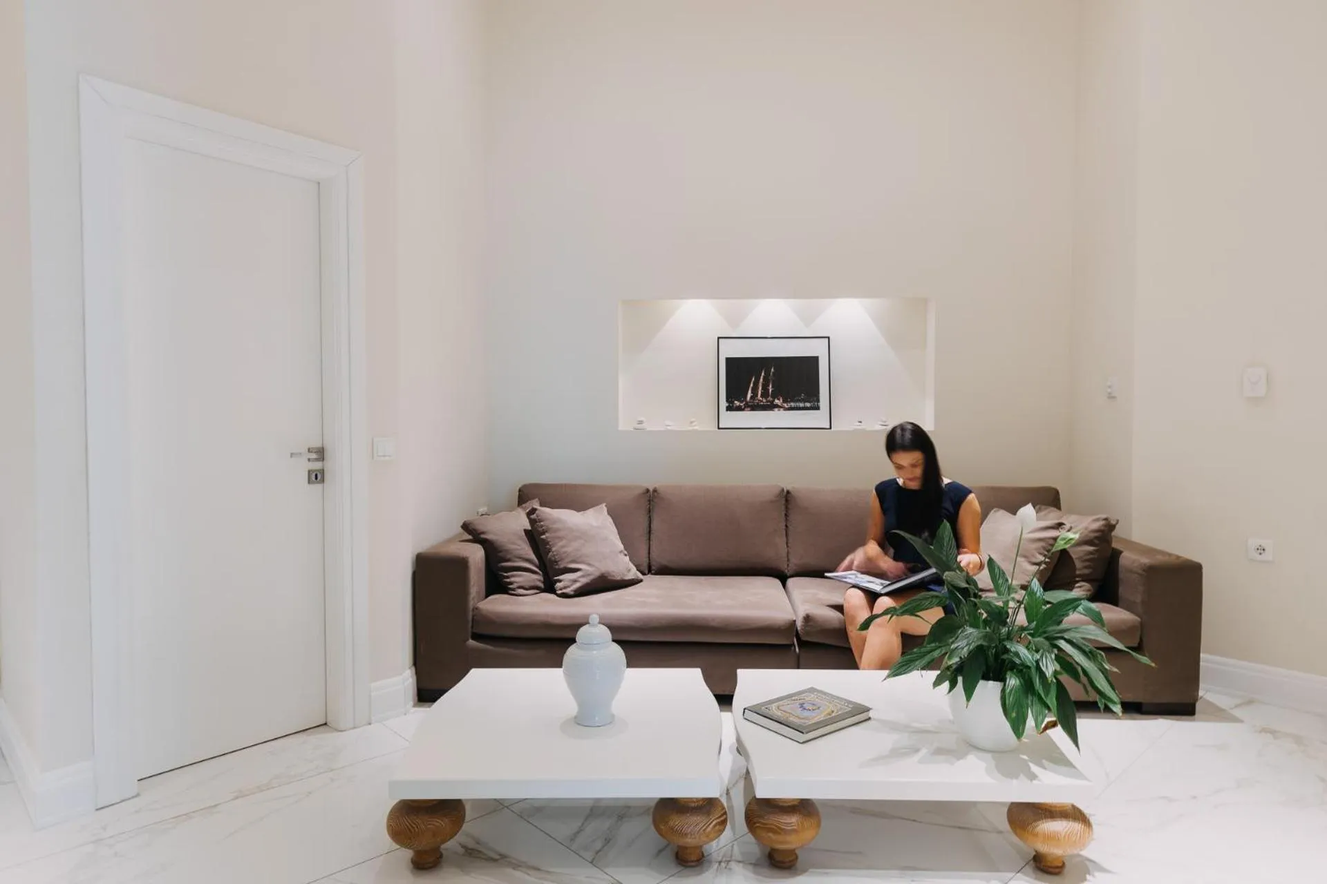 Communal lounge/ TV room in 5 Hermoupolis Concept Sites