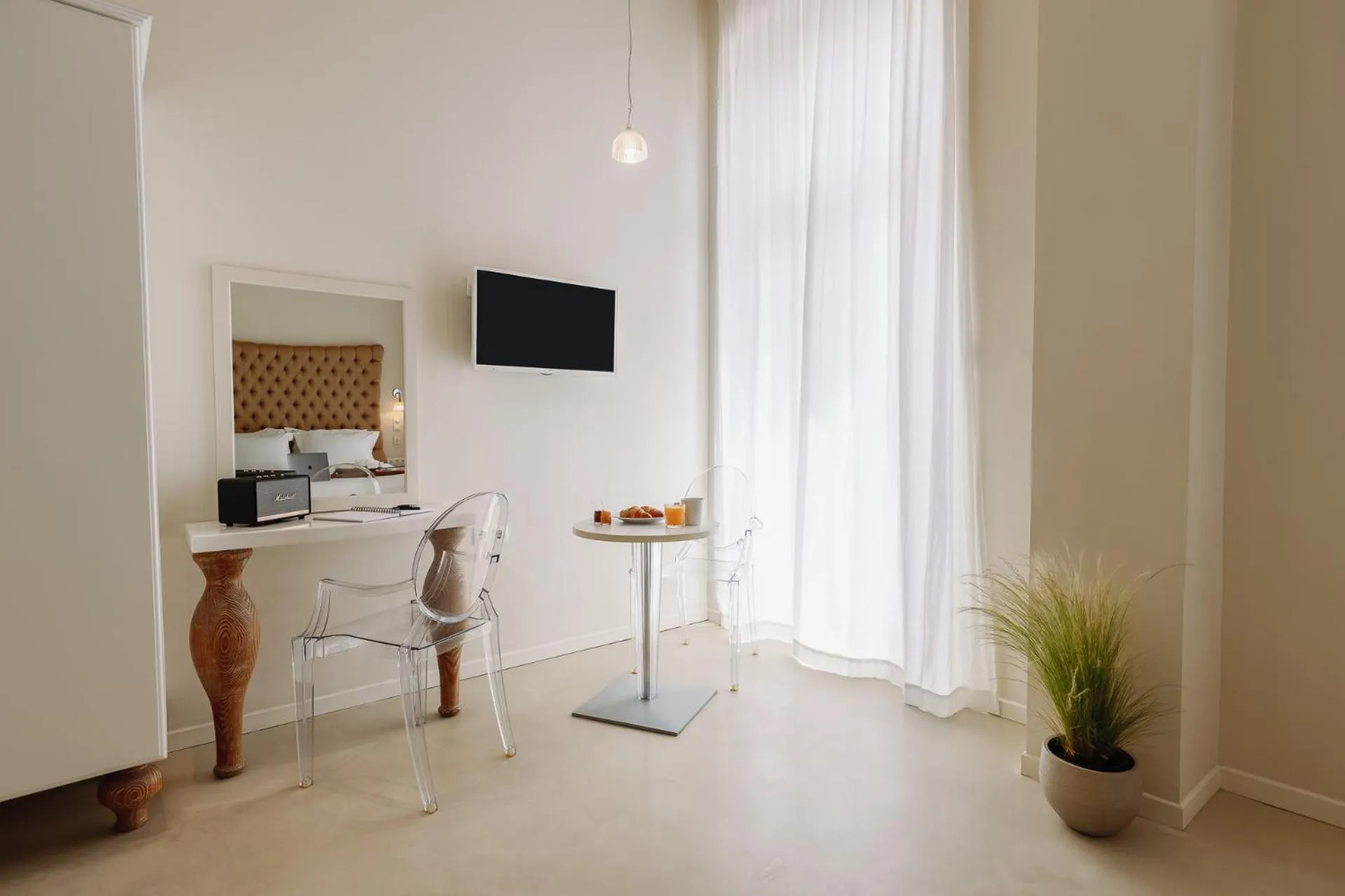 TV and multimedia in 5 Hermoupolis Concept Sites