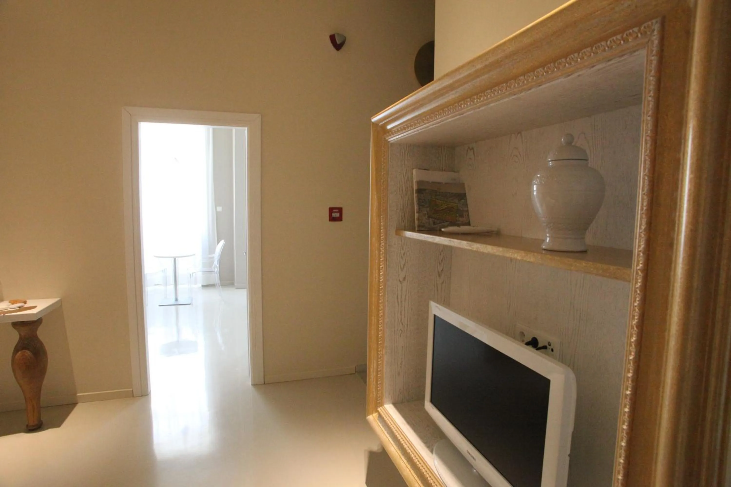 Communal lounge/ TV room in 5 Hermoupolis Concept Sites